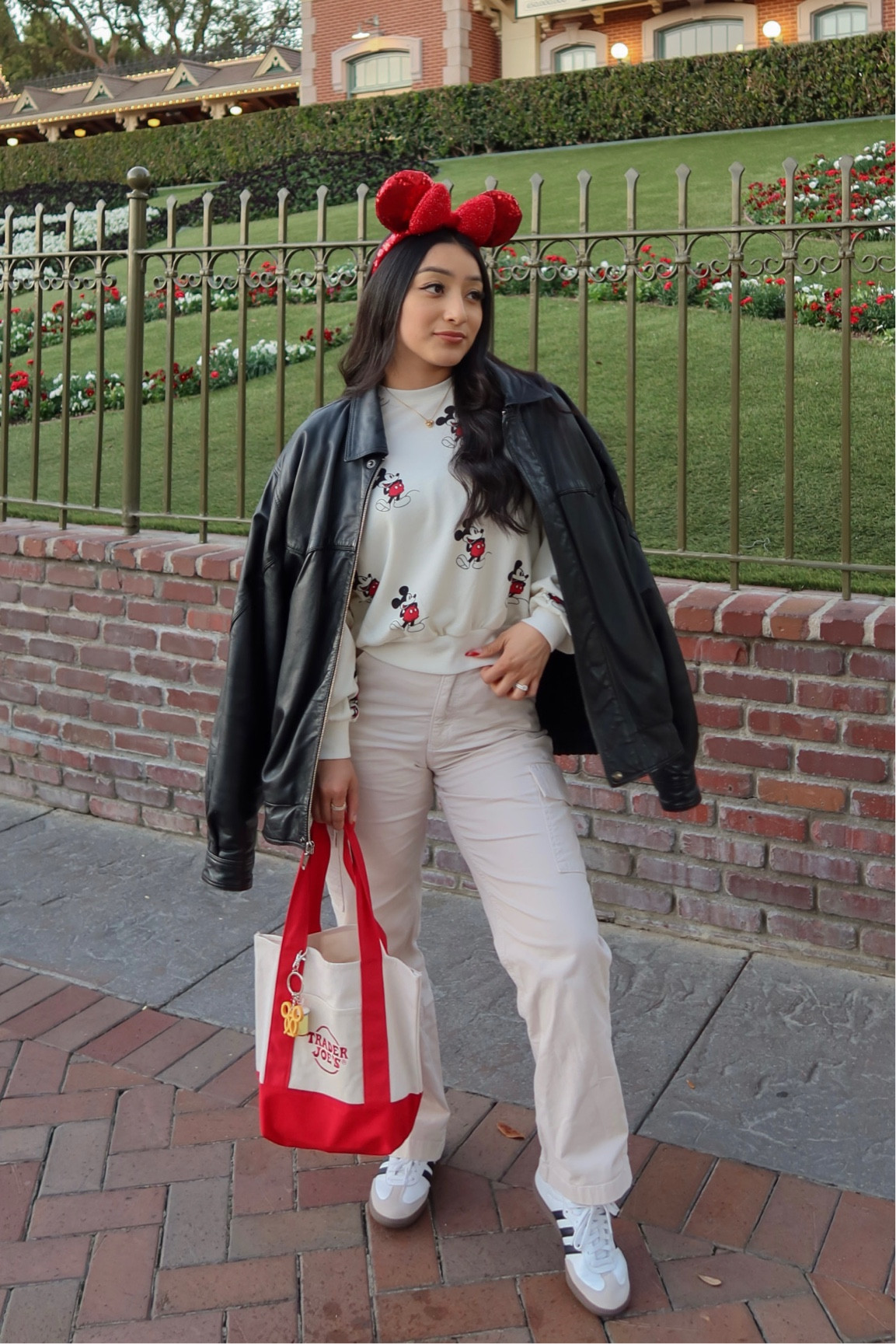 Cute disney outfit perfect to wear for any visit to the parks ❤️

#LTKSeasonal #LTKFindsUnder100 #LTKHoliday