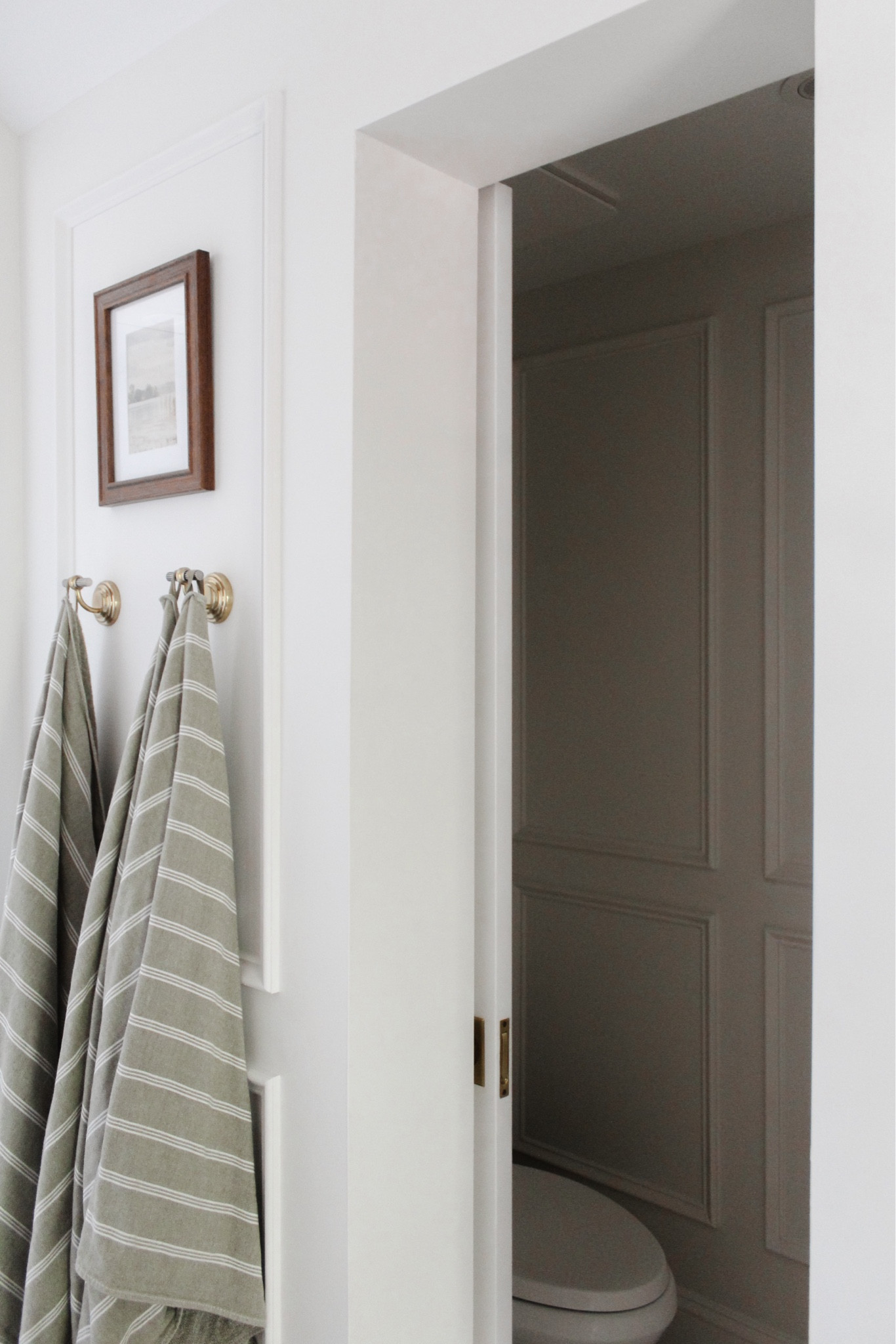 Did you catch the latest reveal? Can’t get over how much a few pieces of wood can finish off a space! 🙌🏼 Head to stories to catch up on everything shared from the week! Thanks for being here.
•
•
•
#homerenovation #wallmoulding #wallmolding #diyproject #diyhomeprojects #diyhomeimprovement #diywallmoulding #pictureframemoulding #homeprojects #homebeforeandafter #diybeforeandafter 

#LTKhome #LTKunder50 #LTKsalealert