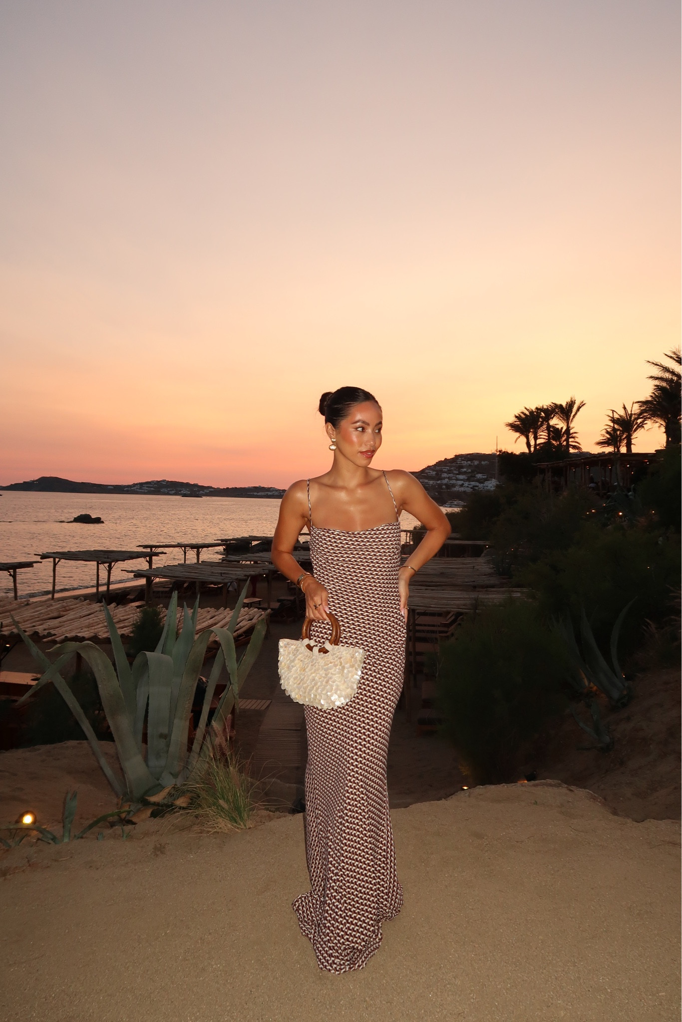 Sunset dress 🌅 chocolate brown print maxi dress with pearl sequin bag from Zara

#LTKsummer #LTKdresses