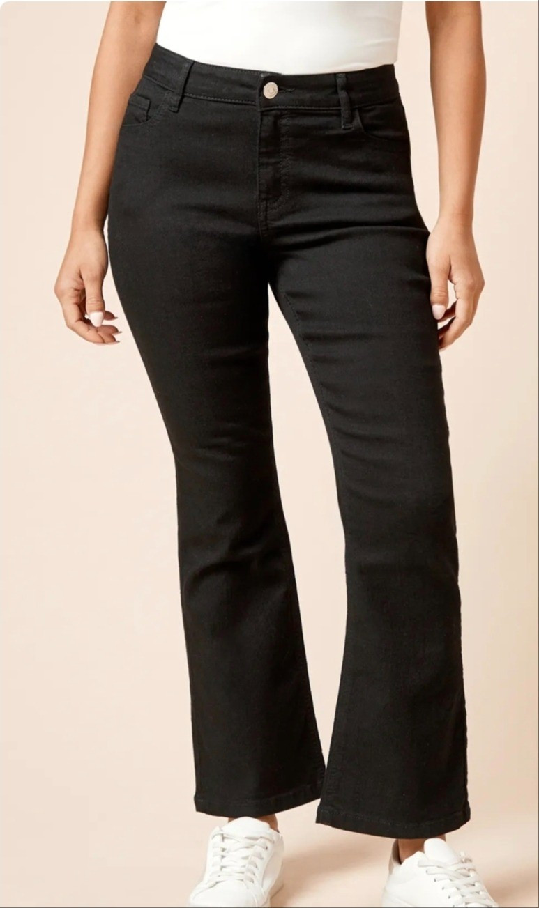 Petite black comfort bootxut jeans.Petite-friendly jeans for short women under 5'4/164cm. Petite fashion.

#LTKPetite #LTKMidsize