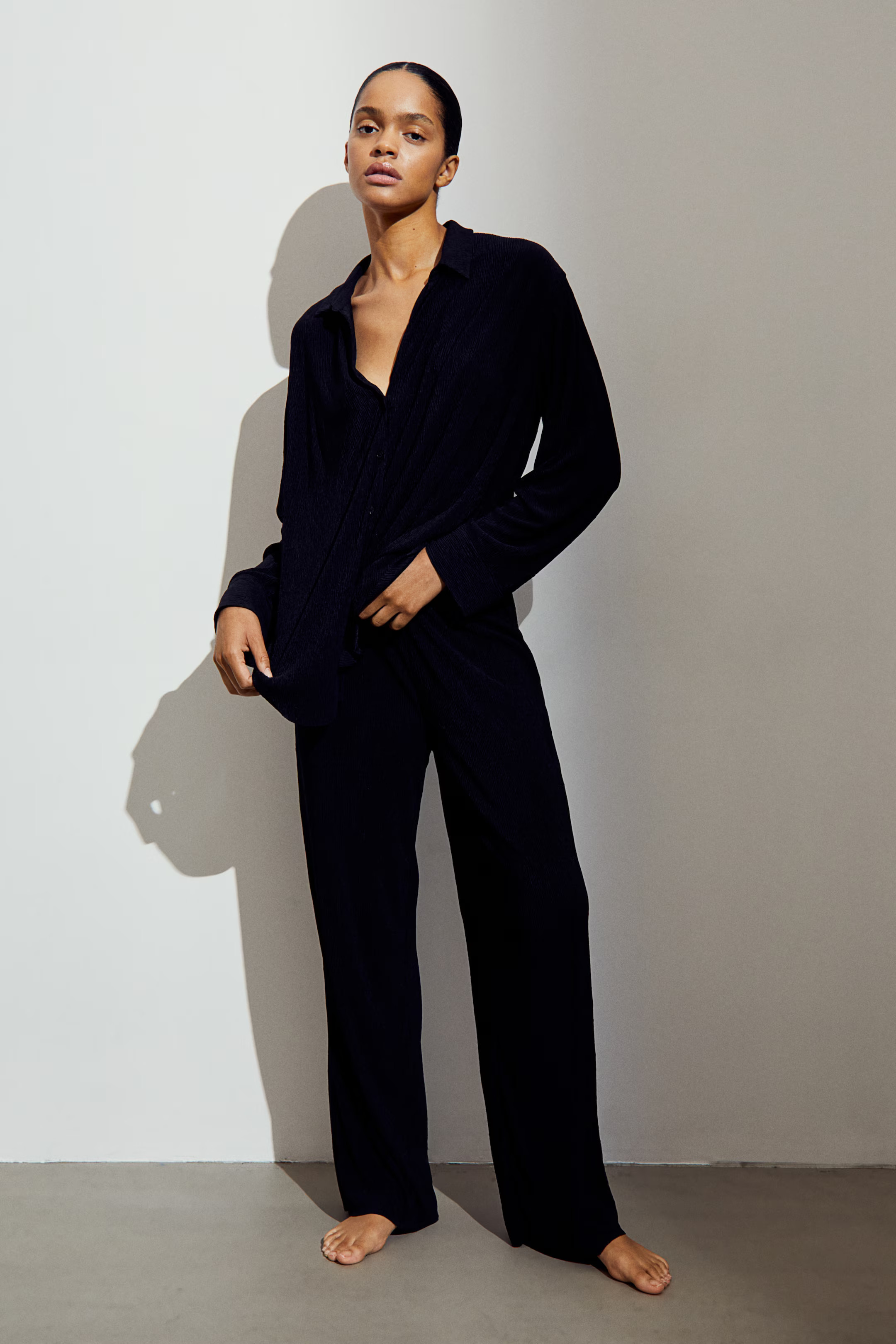 Crinkled trousers | H&M (UK, MY, IN, SG, PH, TW, HK)