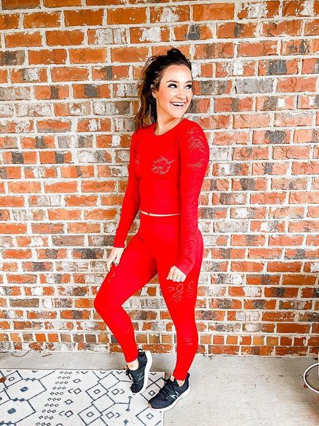 Holiday outfits // Christmas // gift guide // fabletics // Athleisure set // gift ideas for her // leggings — fits true to size ❤️

#LTKGiftGuide #LTKfit #LTKHoliday