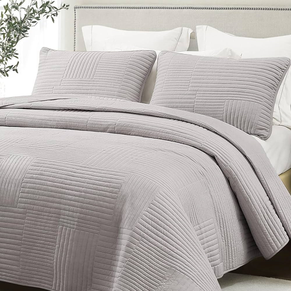 Whale Flotilla King Quilt Set, Soft Lightweight Quilts Bedspreads Coverlet with Striped Pattern, ... | Amazon (US)
