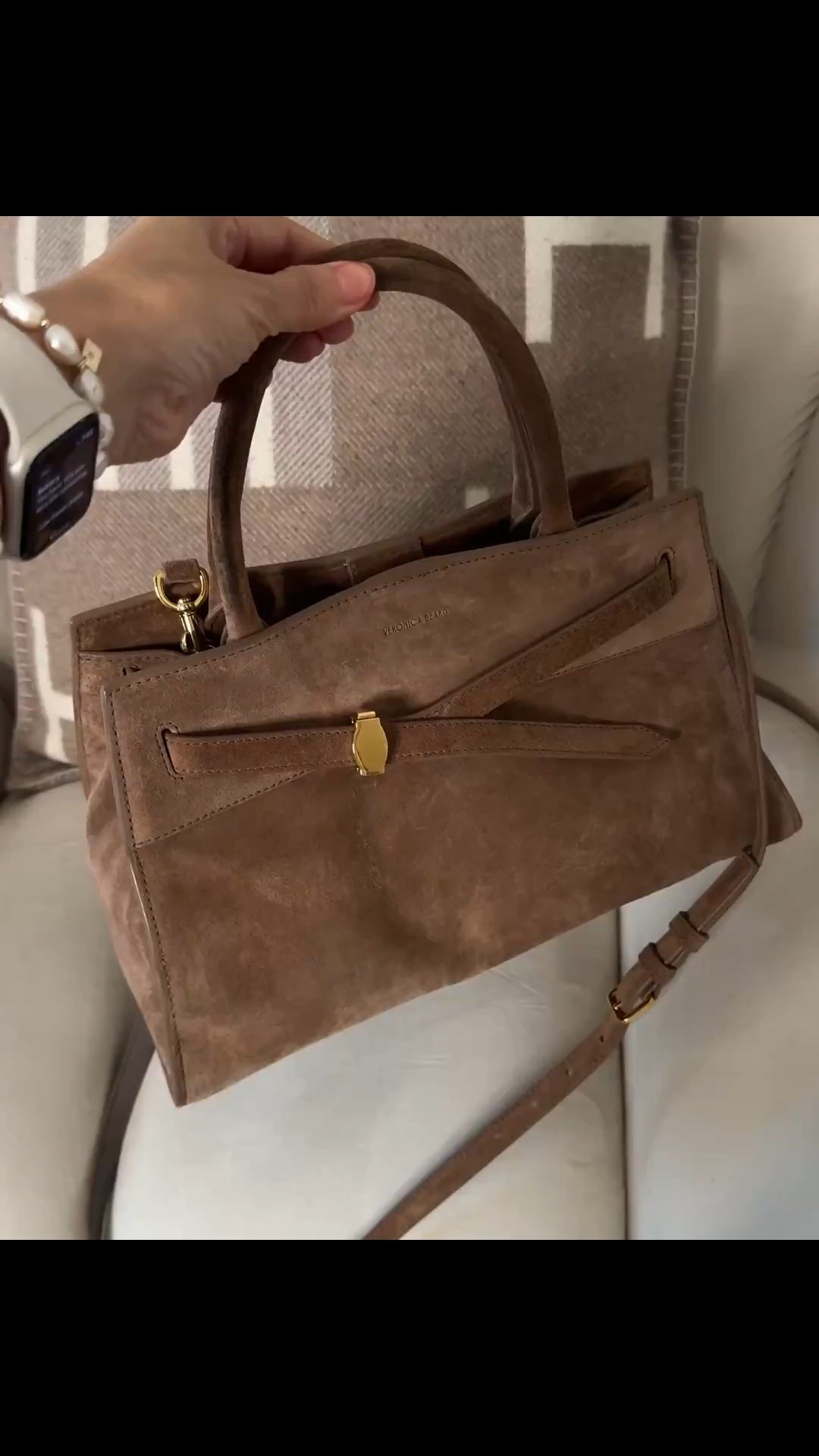 ✨ Must-Have Brown Suede Pieces ✨
If your fall wardrobe is missing suede, you’re doing it wrong 👀
From jackets to boots, these timeless staples instantly elevate any look.
🤎 Save this post for your next shopping trip!

Brown Suede Must-Haves:
1️⃣ Suede Jacket – the ultimate layering piece
2️⃣ Suede Ankle Boots – chic with denim or dresses
3️⃣ Suede Handbag – adds rich texture to neutrals
4️⃣ Suede Belt – small detail, big impact
5️⃣ Suede Skirt or Pants – statement-maker for day to night

Which suede piece is your favorite? 🍂 #FallStyle #BrownSuede#LTKxMadewell