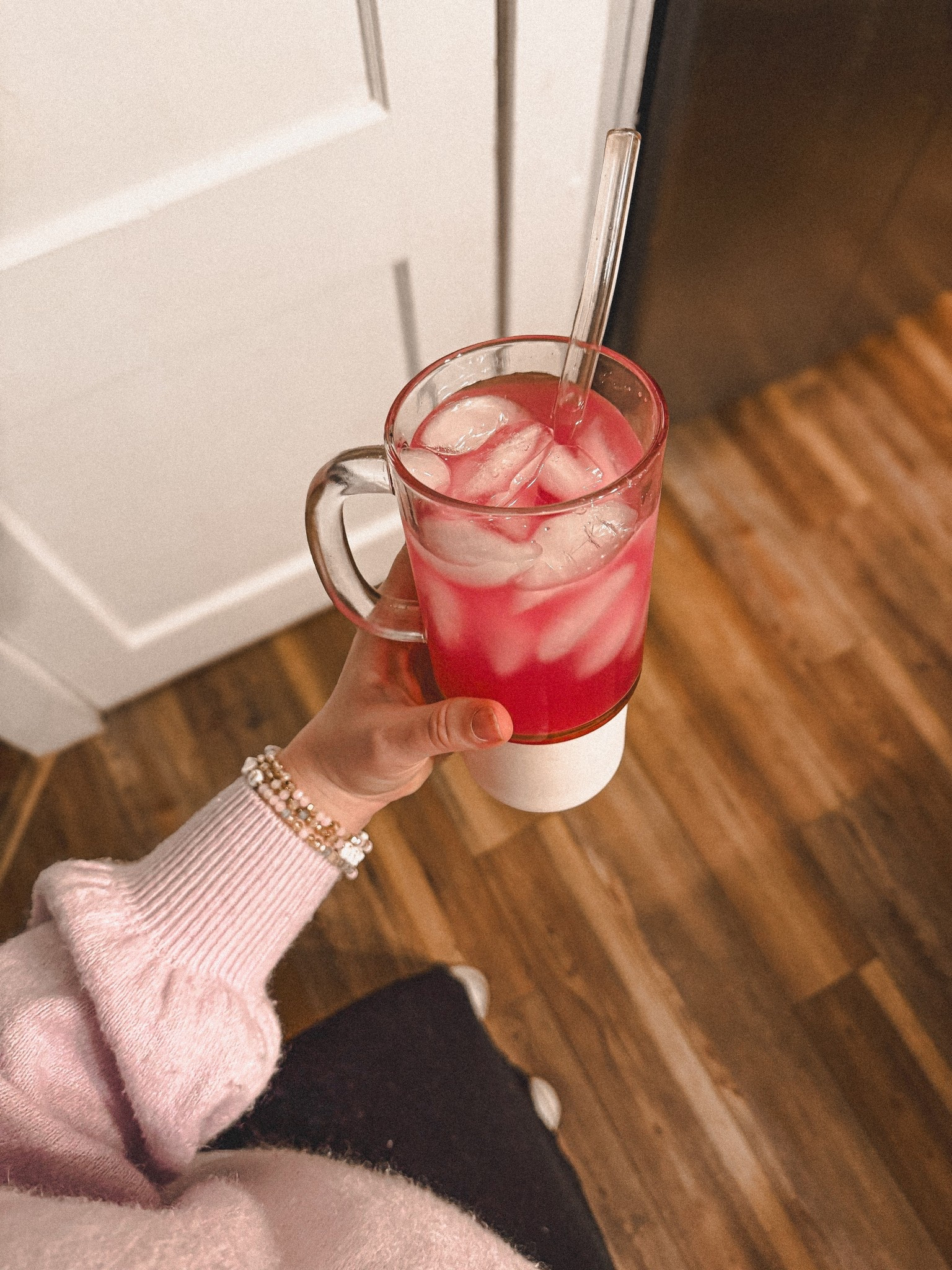 Cozy mom outfit + watermelon flavored energy drink that tastes like a jolly rancher! 🤩

Use this link to shop my energy drink + get 15% off a 2 month supply right now! 😍 👉🏻  https://shareplex.us/share/Sultx0a 

#momfit #fallfashion #ootd #energydrink #amazonfinds #healthandwellness

#LTKActive #LTKFindsUnder50 #LTKSaleAlert