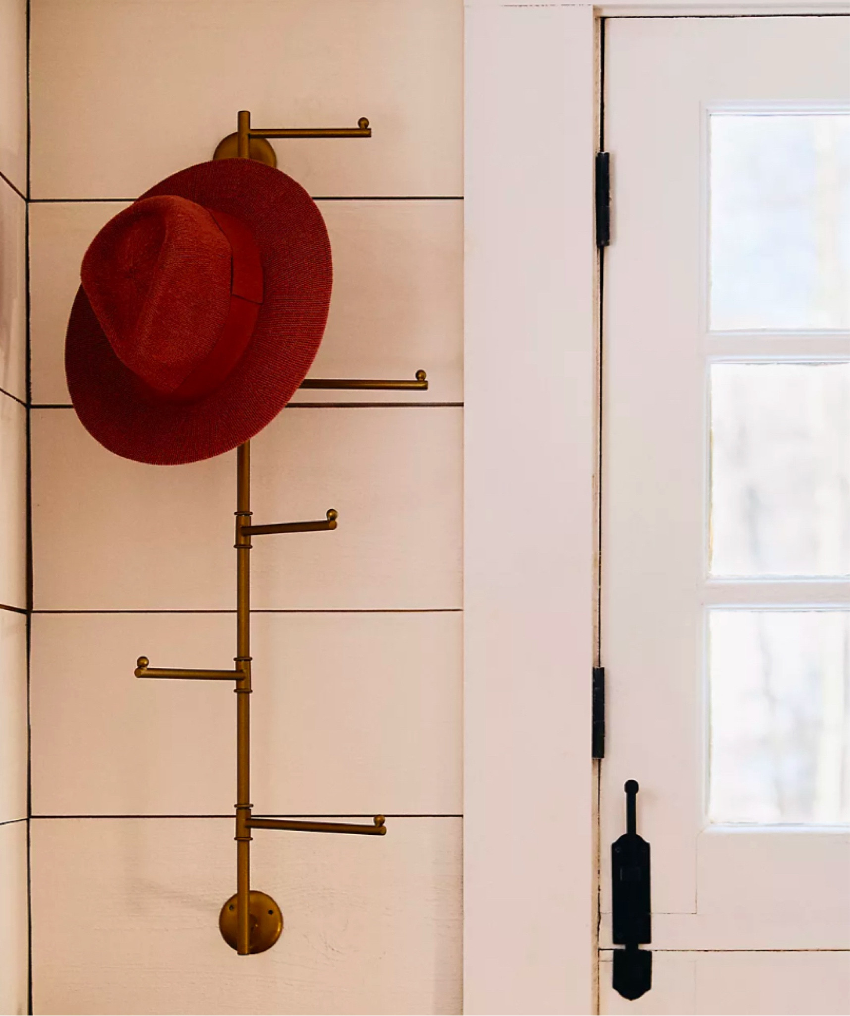 Unique & space saving ways to eliminate clutter from the floor & bring it up & onto the walls. I love this very unique coat/hat/purse hanger from Anthropologie and the brass detail is perfect for a modern vintage design. 



#LTKHome #LTKFindsUnder100 #LTKStyleTip
