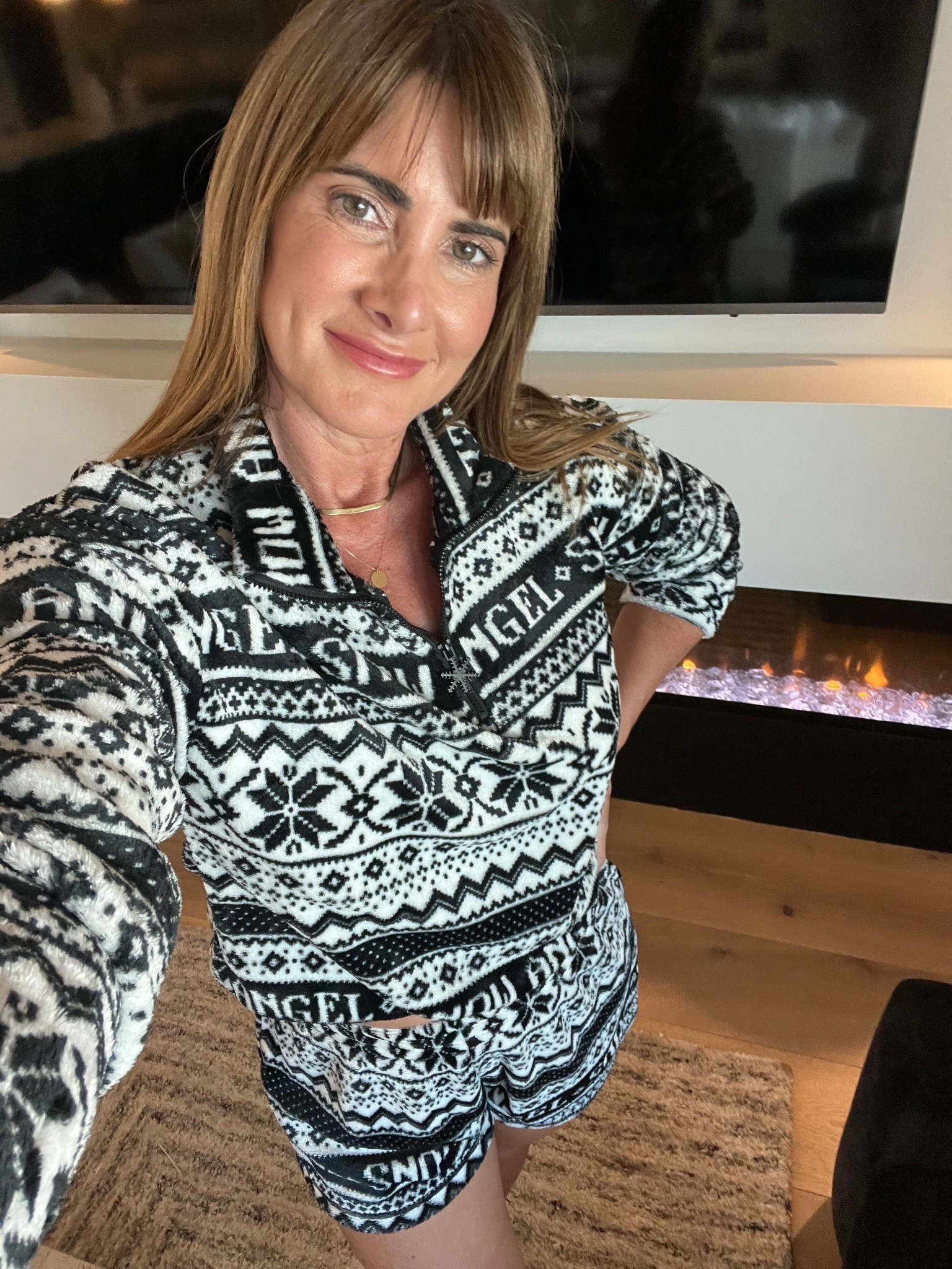 Velvety soft lounge set for Fall & Winter ☕️ AND it’s under $20! Wearing XS top/M shorts. Perfect for the holiday season! 🎄 

#LTKHoliday #LTKGiftGuide #LTKFindsUnder50