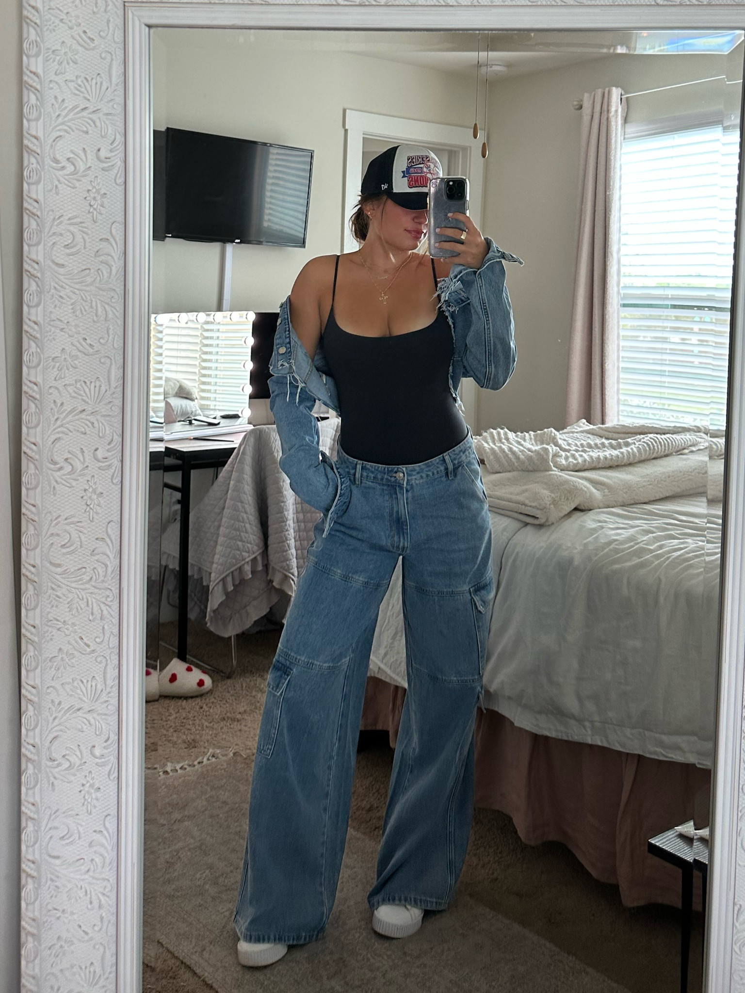 Streetwear, skims bodysuit, baggy jeans, oversized jeans, mom jeans, trucker hat outfit, denium outfit, trendy outfit inspo 

Jean jacket is Zara
NYY trucker hat is from a Lids in NYC