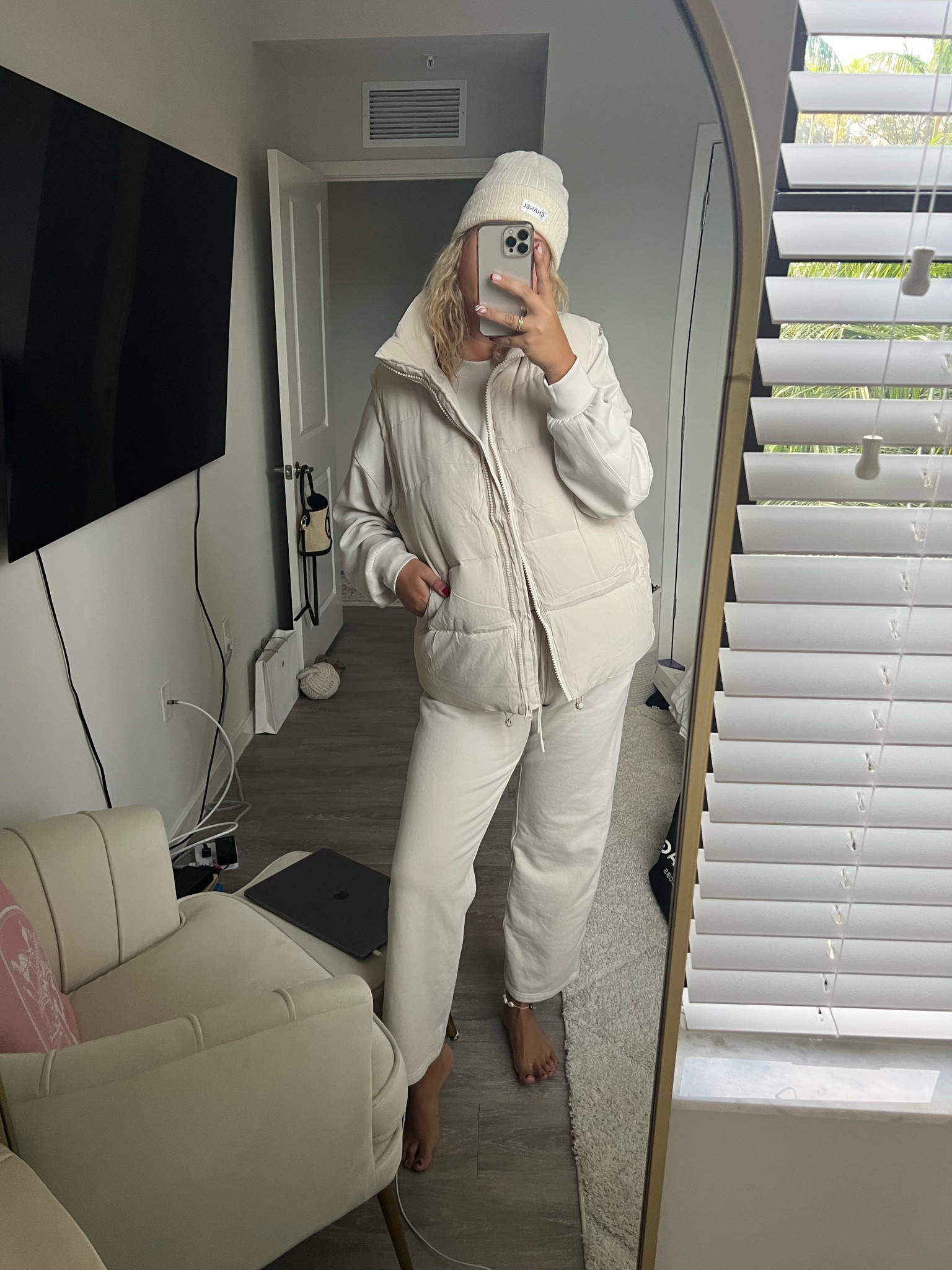 Monochromatic fall transitional winter outfit, lululemon oversized crew and joggers, Amazon vest, Chanel beanie 

#LTKSeasonal #LTKstyletip #LTKcurves