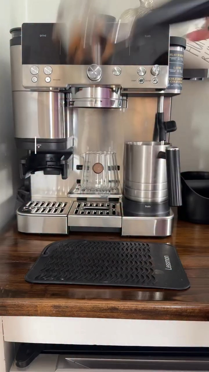 ❄️ snow day ❄️ 
I don’t want to feel like I have to edit out the reality of my life just to make it look “peaceful”

because real life with kids isn’t quiet… 
it’s loud, messy, chaotic, and sometimes overwhelming

and honestly? that’s the part I want to show more of.

the arguing in the background, the constant “mom,” 
the mess that never fully stays clean… the real, raw moments of motherhood that we all deal with but don’t always see 

because you’re not the only one living it 🤍

we can have the cozy moments and the chaos… both can exist at the same time

#reallifemom #momlife #relatablemom #momoftwo #cleanwithme
@ninjakitchen @sharkhome  @montvoorugs @torani @aerie @halara_official @aldiusa @smallwoodhome @bloomsupps @drinknurri @amazonhome