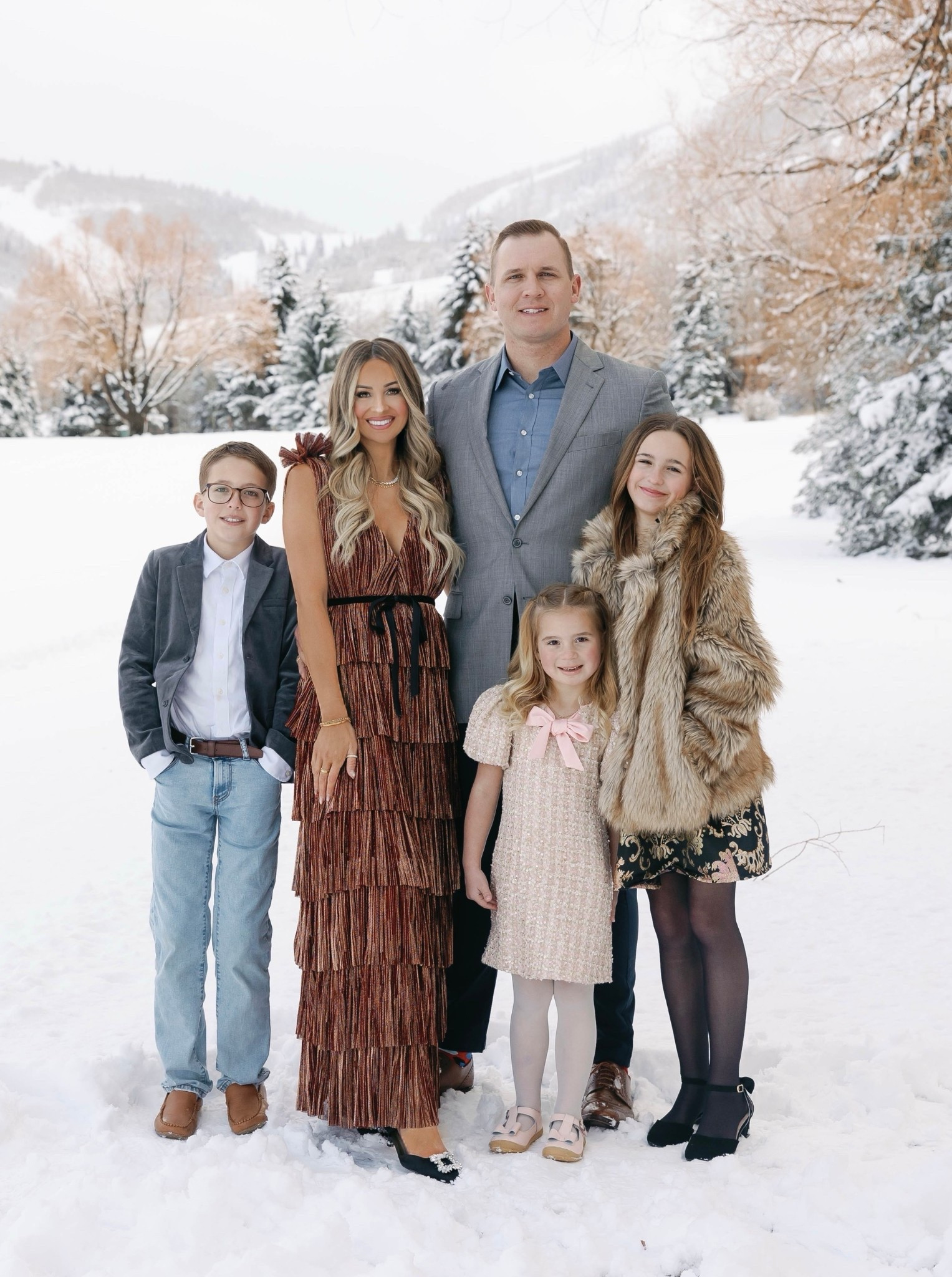 Winter family photos / family photo outfit inspo 

#LTKKids #LTKTravel #LTKWedding
