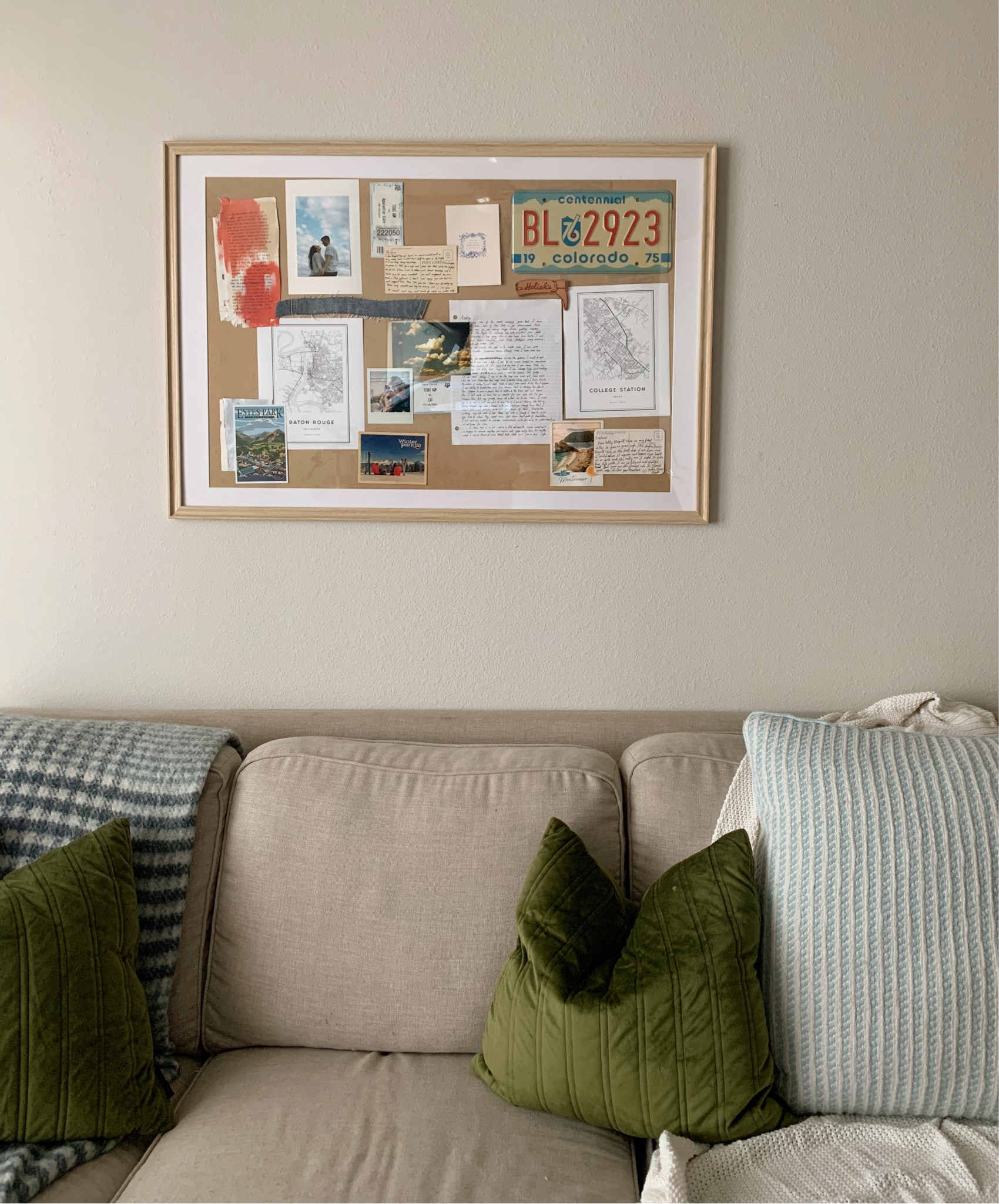 my favorite space in our home currently 🛋️🫶🏼🖼️✨

#LTKHome #LTKFindsUnder50