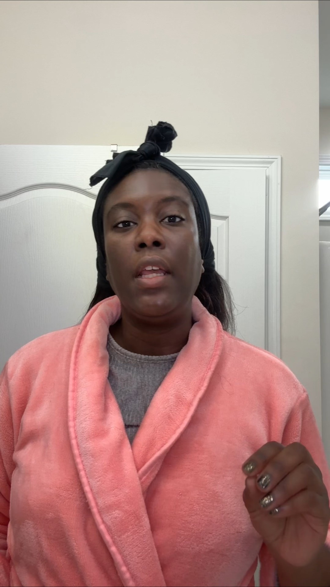 A couple of things I do to make sure my makeup and SPF moisturizer work well together on my oily skin. #LTKskin #skincare #oilyskin

#LTKBeauty