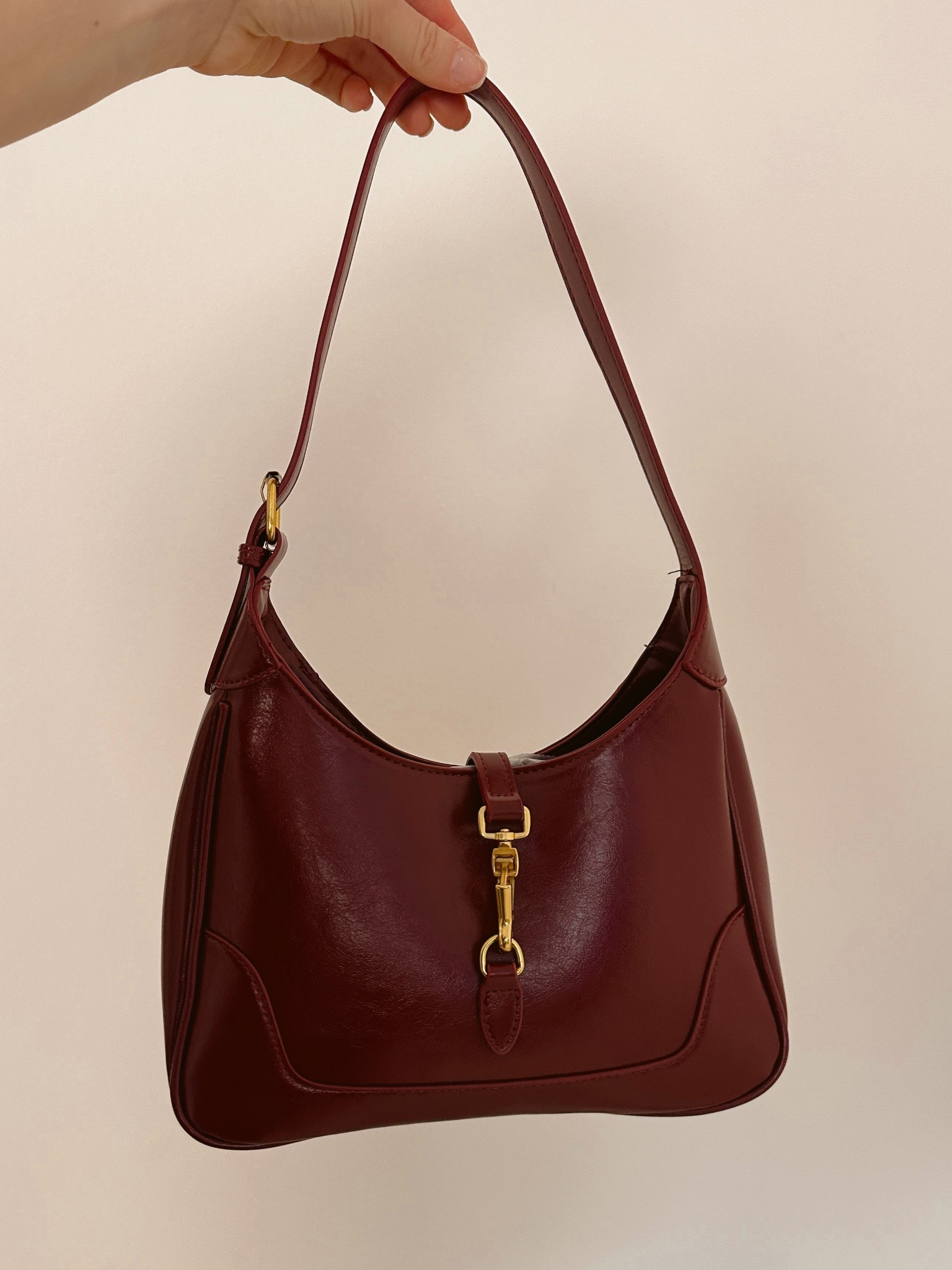 My go to red bag for fall that’s under $30! Love the gold details on this shoulder bag! 

#LTKStyleTip #LTKItBag #LTKFindsUnder50