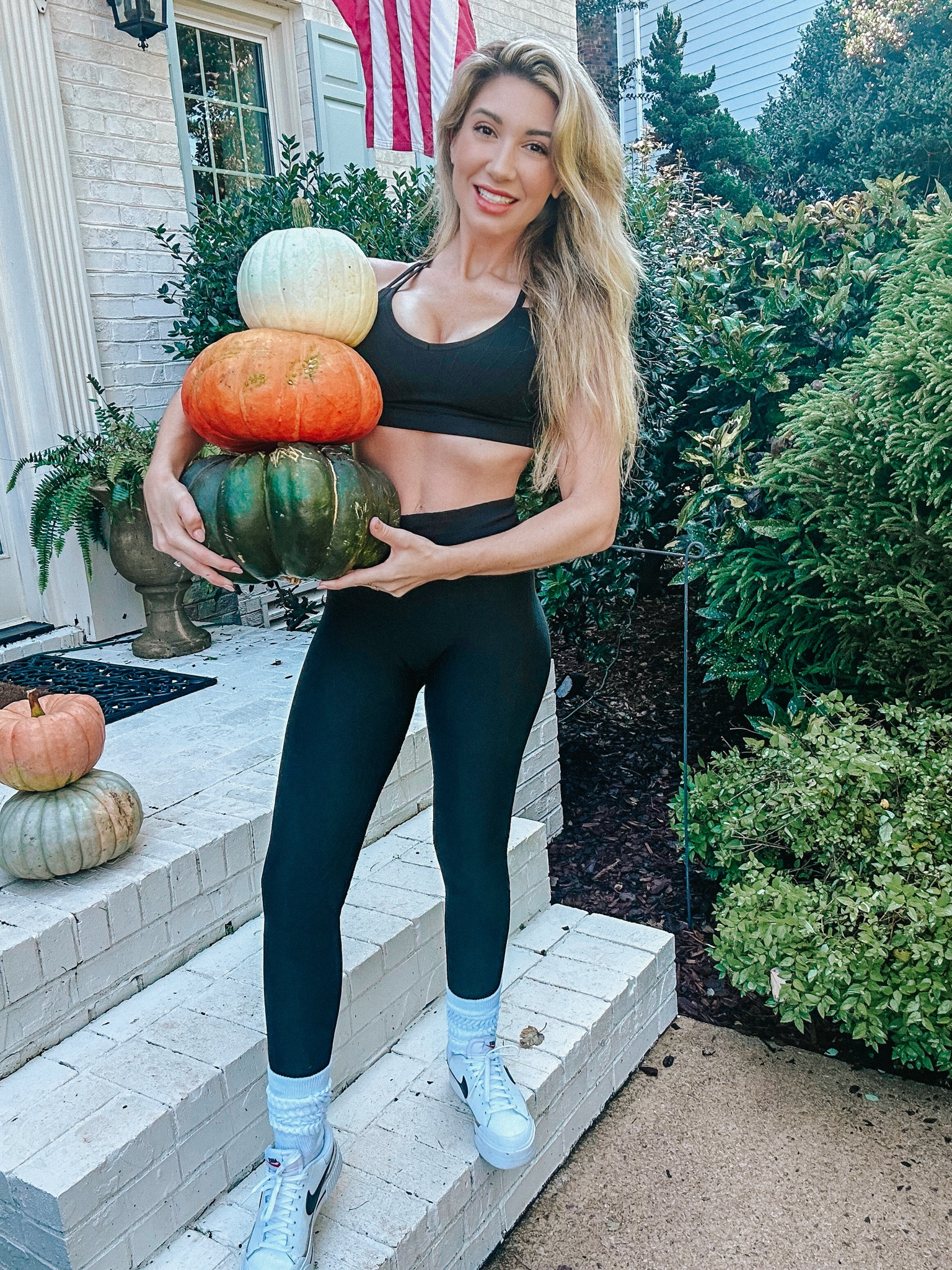 My fall athletic fit from Fabletics! Love this scrappy seamless bra and these leggings hug and all the right places! I love pairing this with my Fabletics baby tee 📸

#LTKFitness #LTKActive #LTKSaleAlert