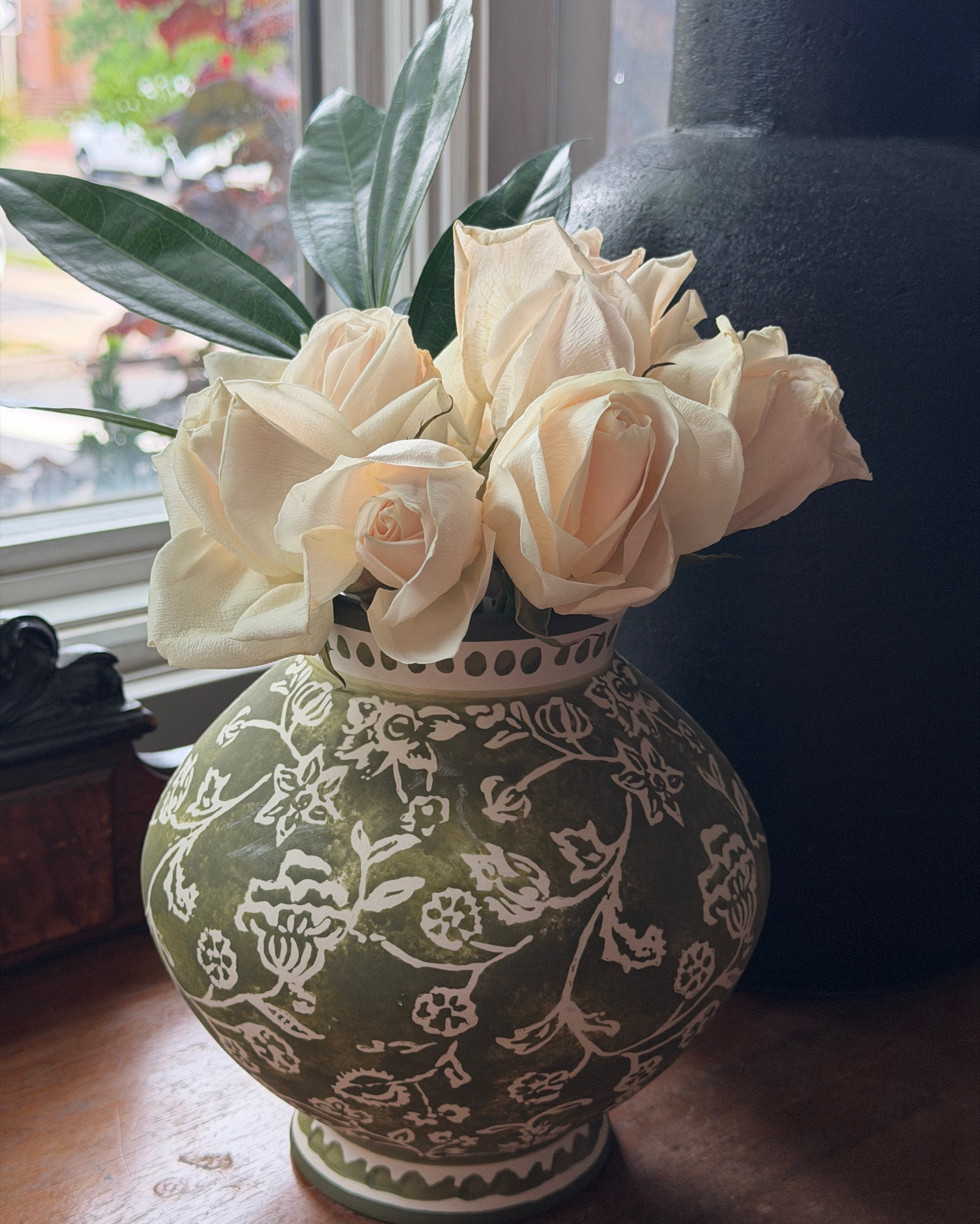 Prettiest little vase, cozy home, home decor, table styling

#LTKHome #LTKSaleAlert