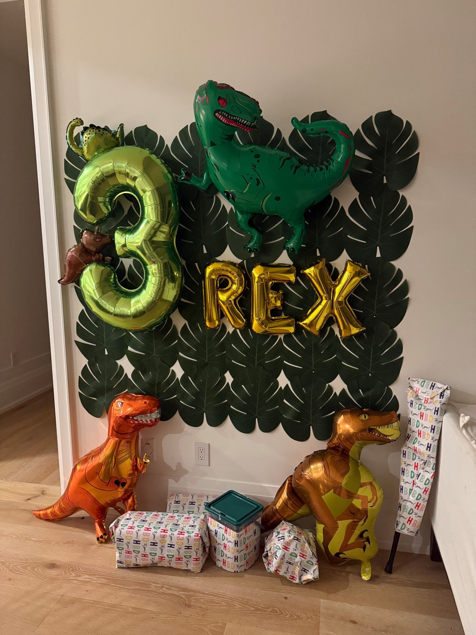 Ashies 3rd birthday decor!! 💚 the wrapping paper was from Dollorama! 