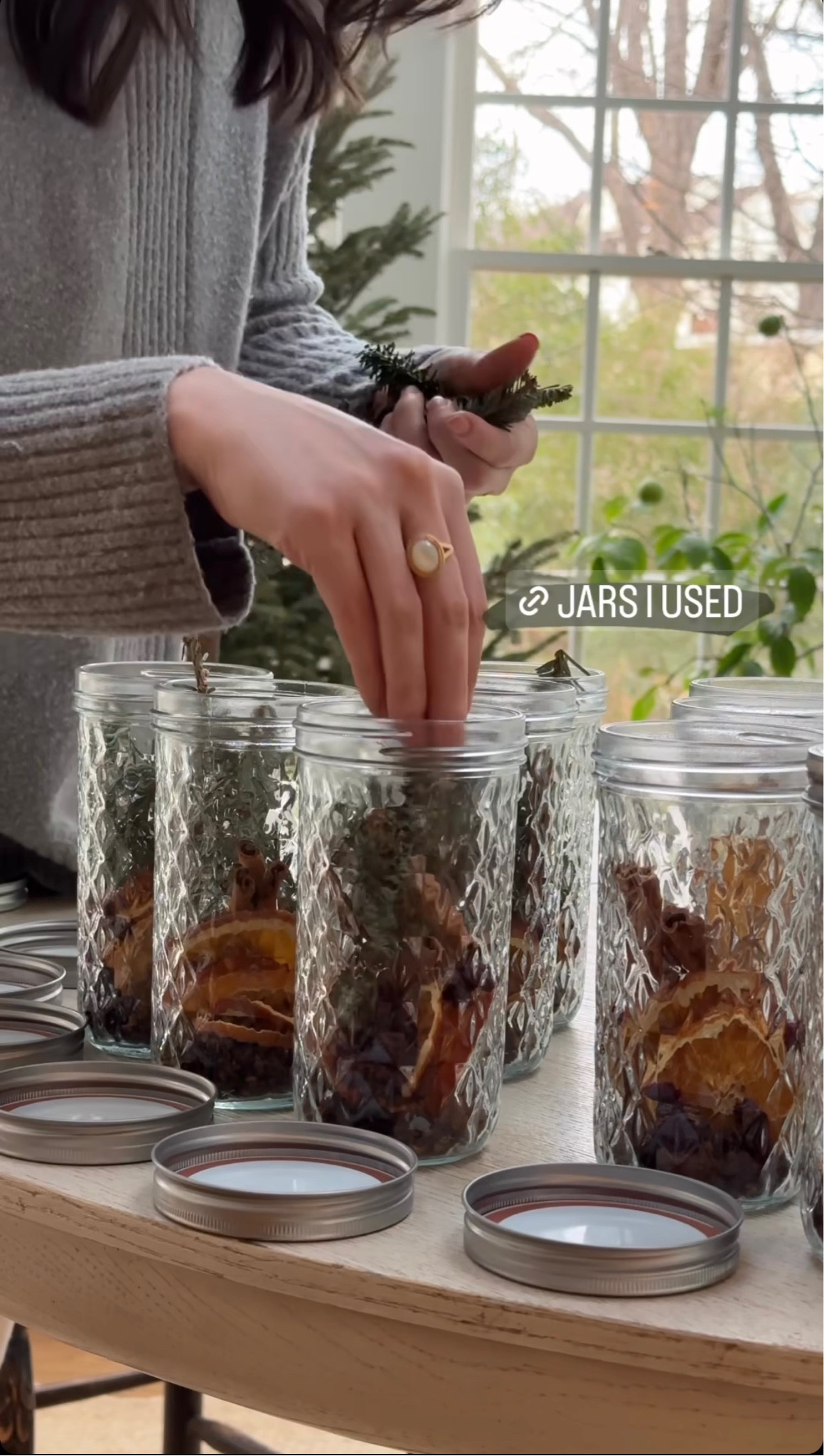 After moving our neighbors have brought over so many treats, so in return I made them simmer pot kits 🤍 linking the jars I used from Amazon

#LTKGiftGuide #LTKfindsunder50