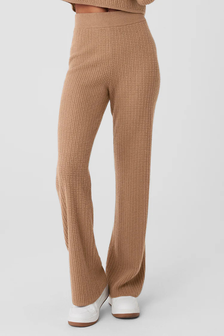 Cashmere High-Waist Plush Waffle Pant - Toasted Almond | Alo Yoga (US)