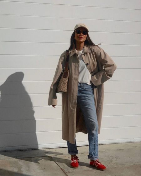 Good basics to have in your wardrobe❤️:
- a couple of white tees
- a nice oversized trench coat
- several vintage 501s
- cute caps
- cool, everyday sneakers

#streetstyle #streetstyleinspo #trenchcoatstyle

#LTKstyletip