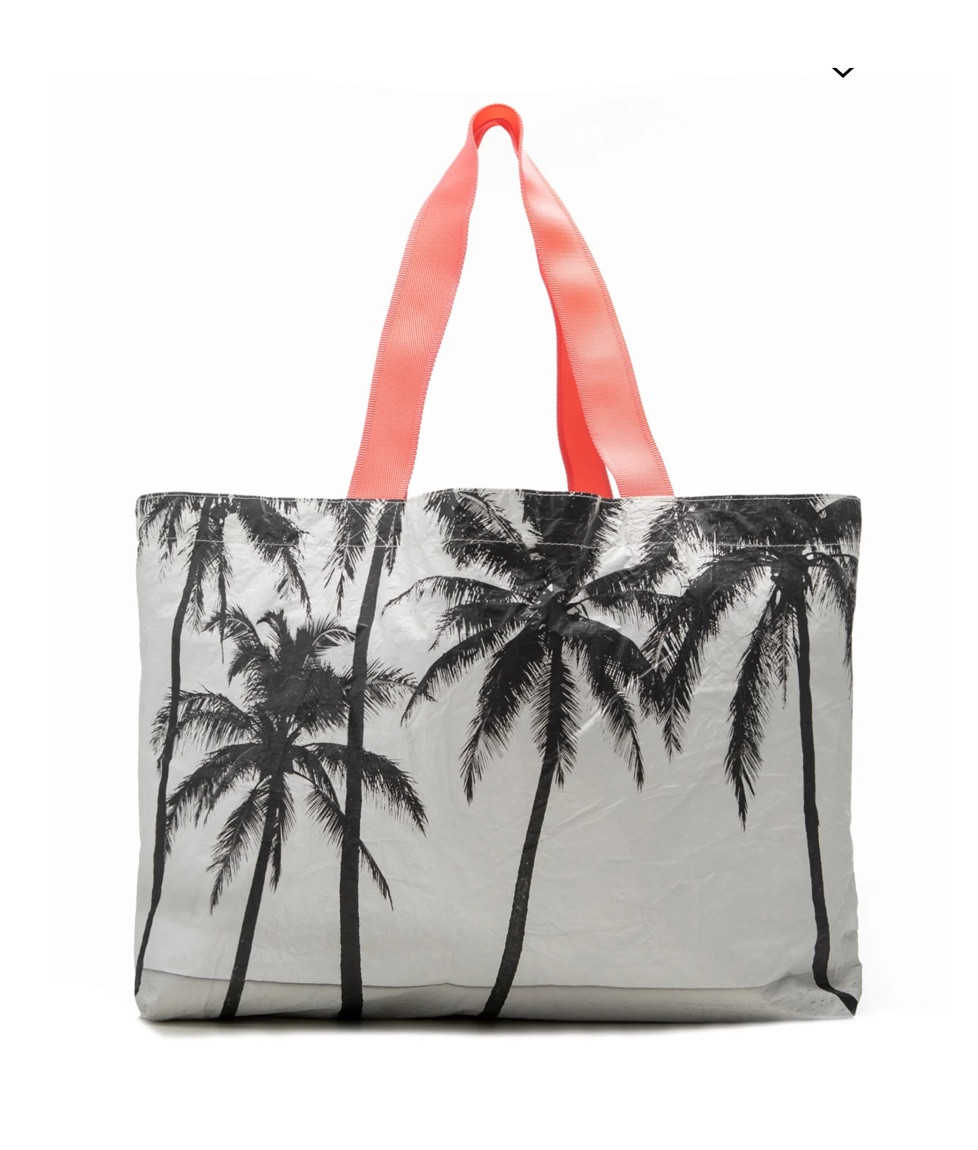 Waterproof beach bag #resortwear #vacation #beachwear

#LTKfindsunder100 #LTKGiftGuide #LTKitbag