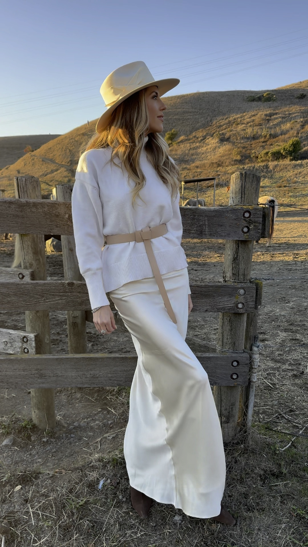 
POV: You’re living your romantic countryside dream 🌅🐴

This look is everything I love about fall and holiday dressing:
🤍 A statement white hat that turns heads
🥂 A silk skirt that feels luxurious and effortless
🧶 A cozy sweater to keep it chic and comfy

Whether it’s Thanksgiving dinner, holiday gatherings, or just embracing the season, this outfit checks every box. And can we talk about this dreamy setting?! Pure magic. ✨

Save this for outfit inspo and let me know—would you wear this for Thanksgiving or a holiday party?

DM me about my sweater - use code EVA_12 for 12% off!!!! 

#FallFashion #HolidayOutfitInspo #RomanticStyle #ThanksgivingOutfitIdeas


#LTKHoliday #LTKWatchNow #LTKFindsUnder50