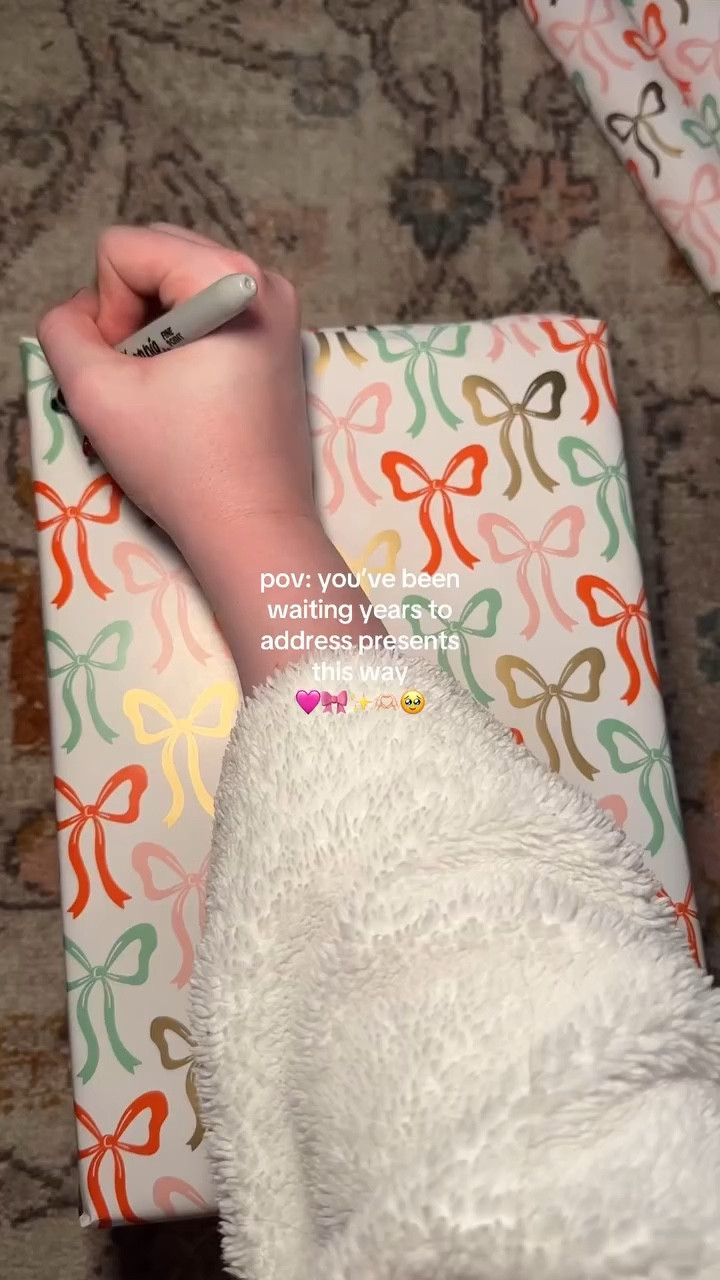 🩷✨🎀🎁🥹🎄🫶🏻 (ignore my funky spelling of wife, it was hard to write through the camera) 

whats your favorite christmas gift so far this year??

christmas presents, wrapping presents, newlywed, marriage, husband and wife, christmas gifts, aesthetic presents, holidays, christmas, trend, discover, aesthetic #christmaspresents #wrappingpresents #newlywed #marriage #husbandandwife #christmasgifts #aestheticpresents #holidays #christmas #trend #discover #aesthetic