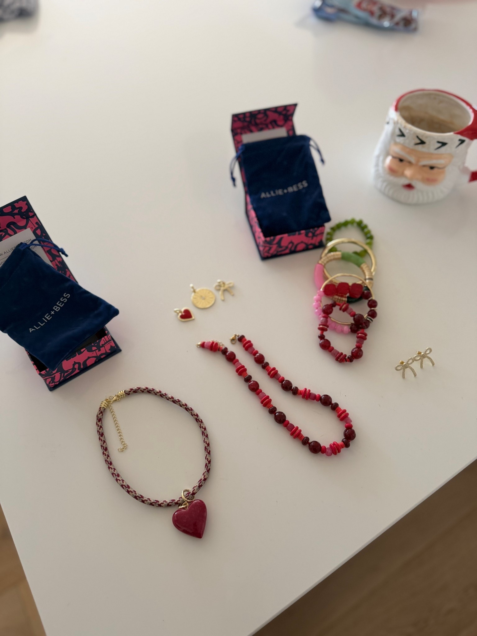 Allie and Bess holiday favs❤️💕🎀