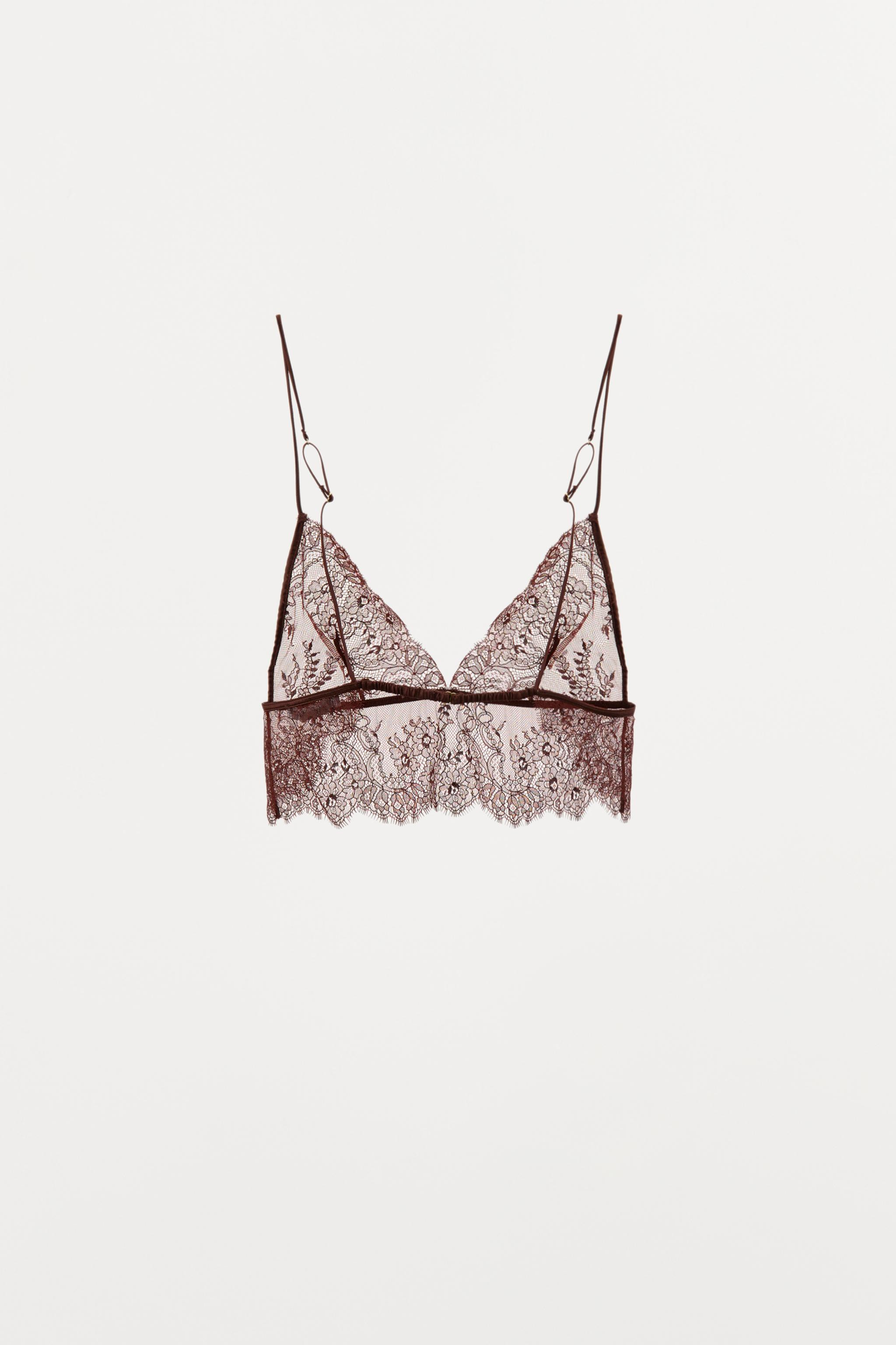 Soft lace bralette. V-neck and thin adjustable straps. Metal hook fastening at back. | Zara UK