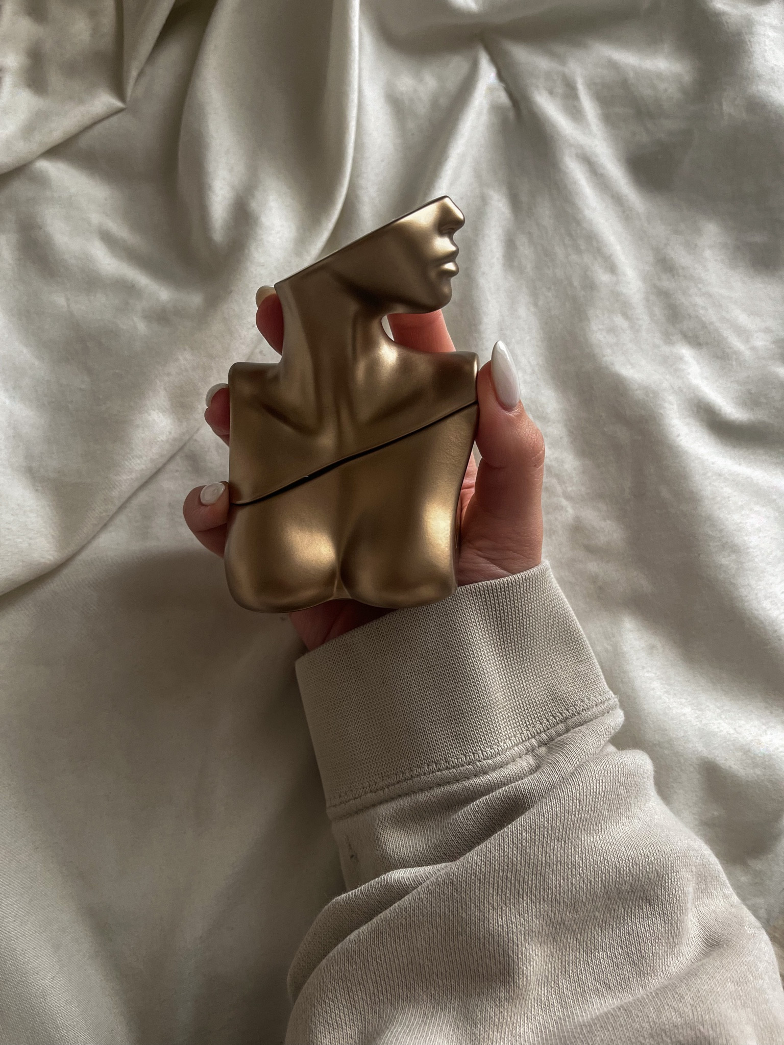 Billie Eilish Vanilla Perfume 🤍🕊️

Eilish Eau de Parfum

Probably the prettiest bottle on my shelf tbh and a great LONG LASTING option without breaking the bank!

#LTKitbag #LTKfindsunder100 #LTKbeauty