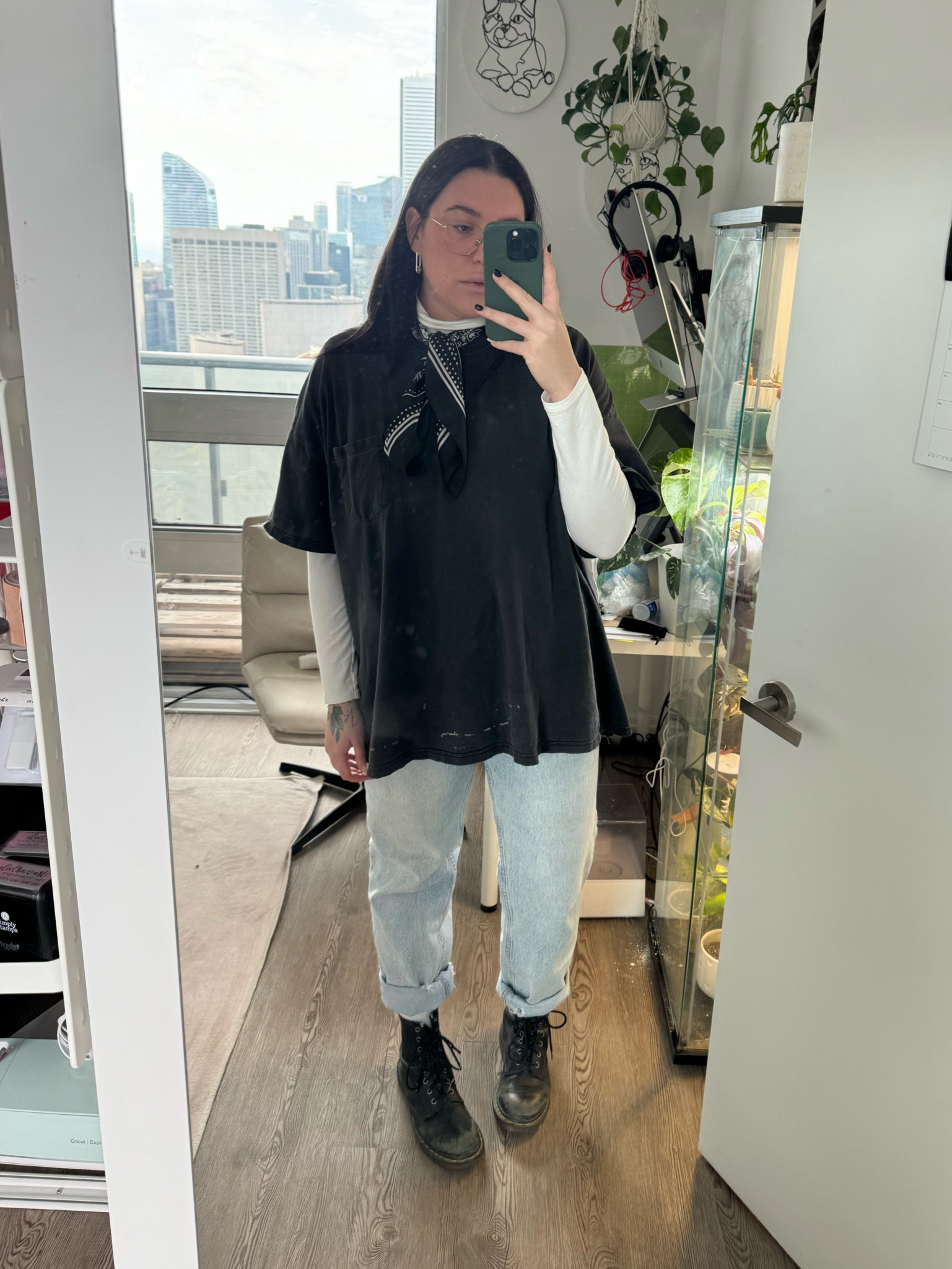 🌟 Step up your style game with this effortlessly cool midsize lesbian look for summer! Rocking size 14-16 denim jeans paired with a sleek mock neck long sleeve, topped with an oversized tee and a black neck scarf. This outfit blends masculine vibes with absolute comfort. Perfect for making a statement while staying true to your style. #LesbianStyle #MasculineFashion #MidsizeFashion #SummerVibes