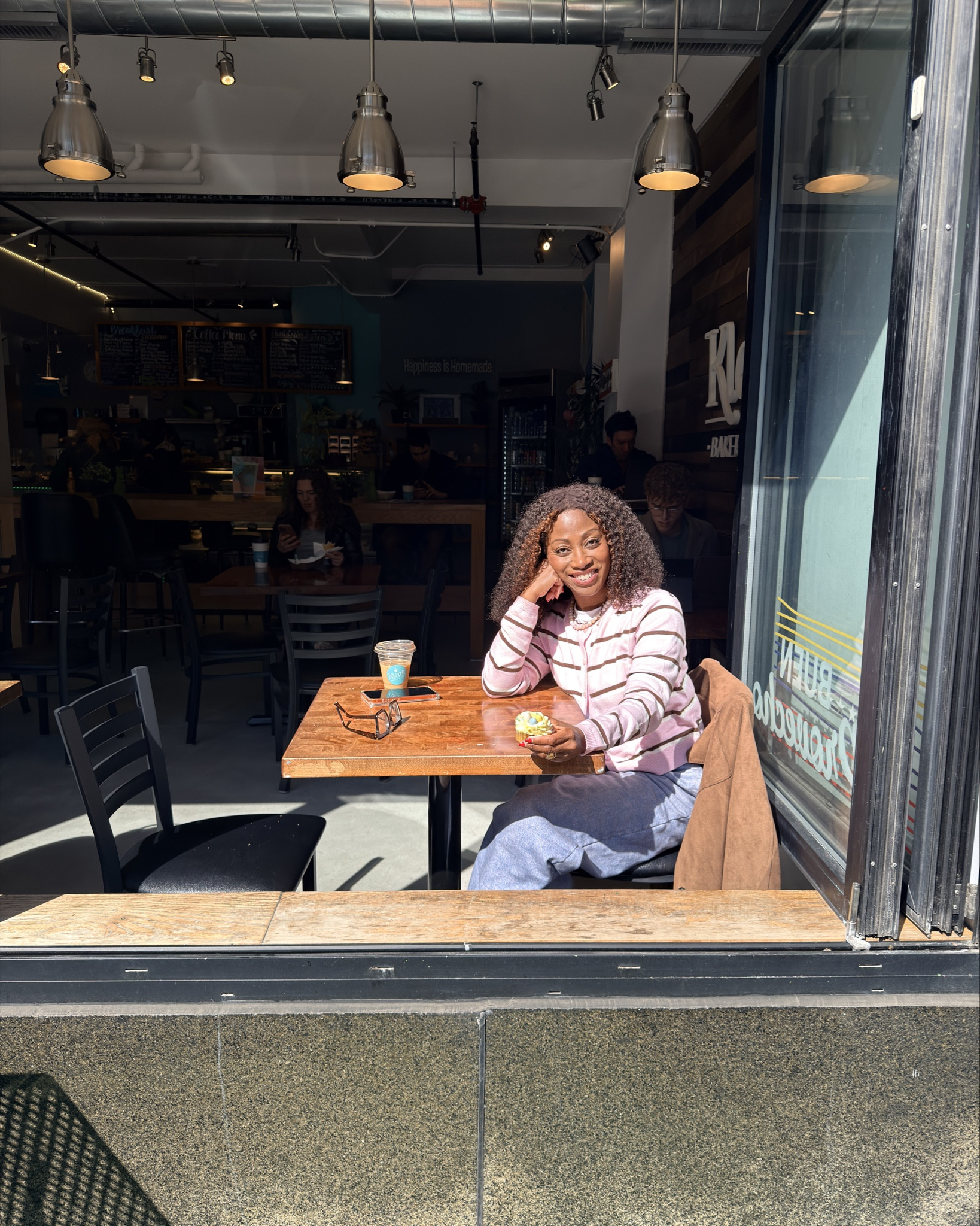 Tuesday in stripes hits different when the outfit actually works for your real life.
This sweater has been on rotation because it does the heavy lifting — cozy but intentional, casual but pulled together. Paired it with wide-leg denim and a suede coat and called it a look.
Sizing notes + every piece linked. Save this — I’ve got the splurge AND the budget-friendly version in there for you.

#LTKOver40 #LTKootd #LTKdayinmylife