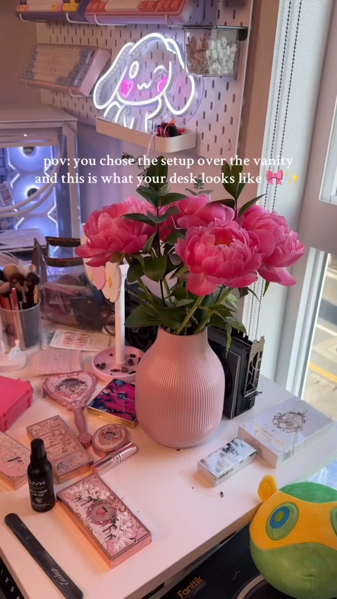 Looking like a tornado tore through every time I have to get ready 😓😓 also, my Whole Foods had the prettiest peonies for only $13 I can’t stop looking at them 🌸🌷

#girlgamers #gamingsetup