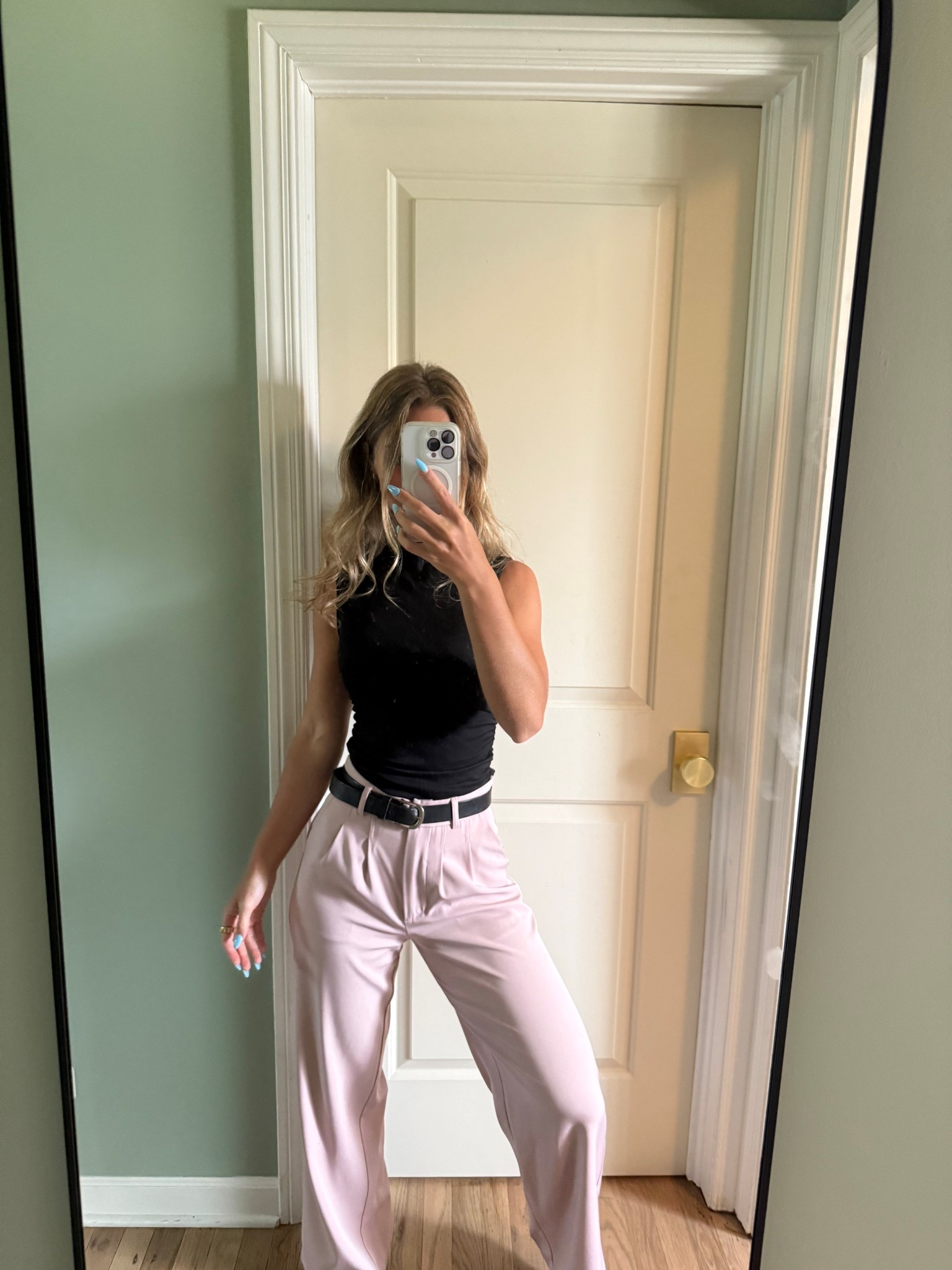 Perfect lil pop of color :) had these for years and in great shape! I ordered a size 2