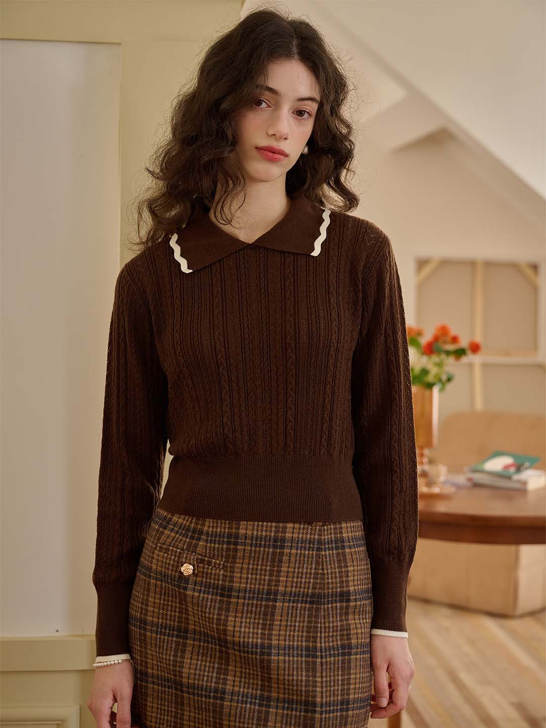 Maria Contrast Wavy Lapel Knitted Sweater | Simple Retro