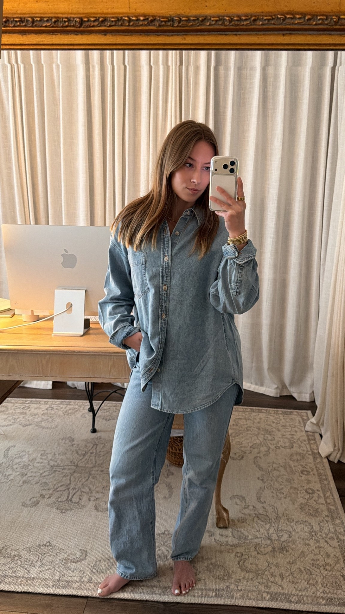 3/20/26 Denim on Denim

One of my most-worn combos 🤍 Wearing my Levi’s baggy jeans with my oversized Aritzia denim button-down (size S for reference — it fits very oversized).

Two staple pieces I reach for all the time and will never get sick of. Everything is linked here ✨

#LTKgrwm #LTKSeasonal #LTKootd