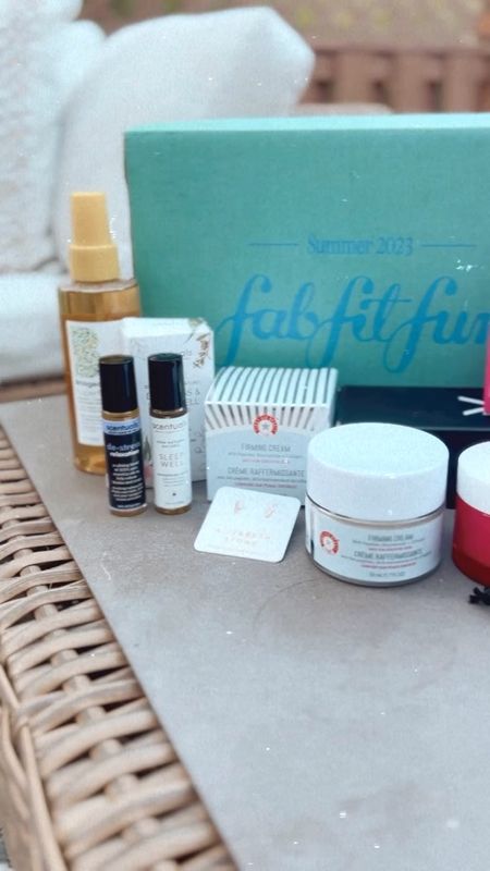 What’s in my Fab Fit Fun Summer Box!

#fabfitfun #unbox #unboxing #skincare #summeredsentials #summer 

#LTKFind #LTKbeauty #LTKSeasonal