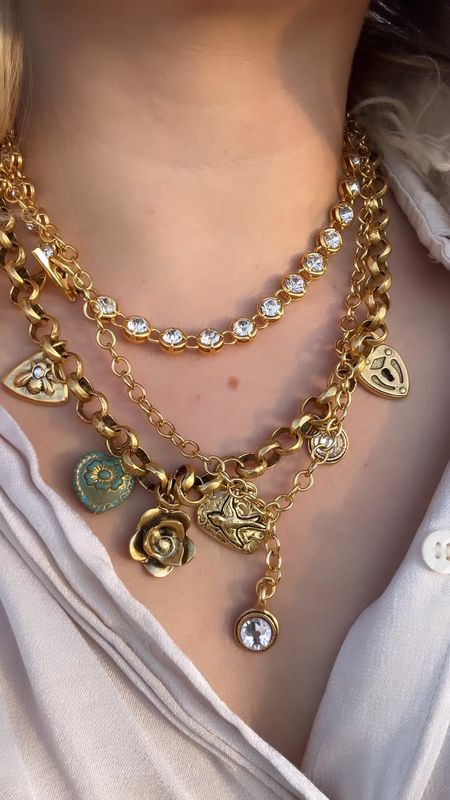 This chunky vintage style charm necklace makes the cutest gift and accessory😍
#necklace #accessories #charmnecklace #necklacelayering #vintagestyle #gift #giftidea #giftsforher #holiday


#LTKparties #LTKHoliday #LTKGiftGuide
