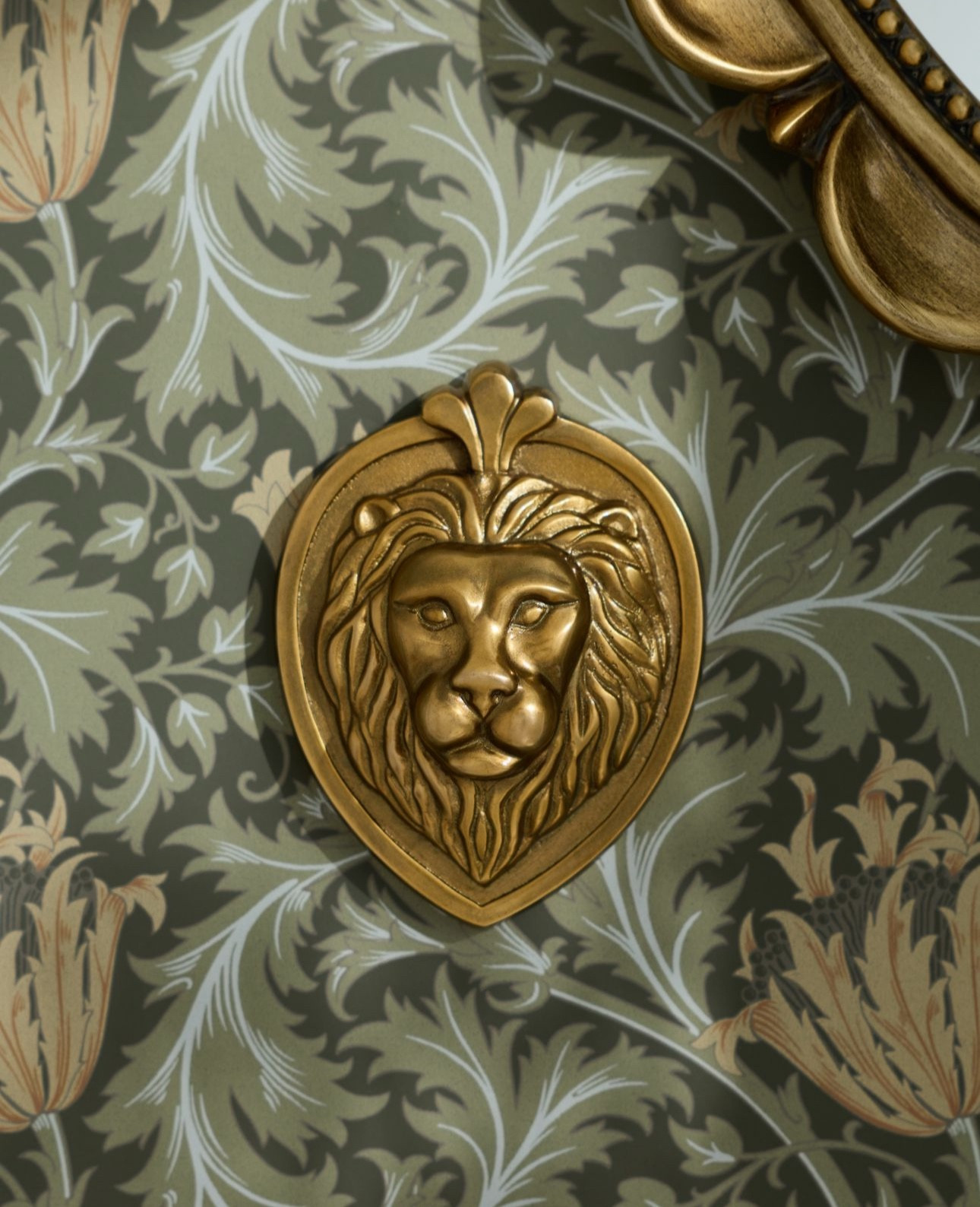ASLAN LION WALL CHARM
I have a thing for all these wall charms 😍
5.75"H, 4.5"W