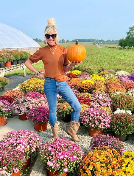 In my Element…mums and pumpkins…oh my 🧡💗

And Oh the cuteness with this @gibsonlook GIGI Feminine Mock Neck Luxe Sweater…And use code: ANDREA10 

Yeehaw I’m glad it’s Fall! 

#LTKstyletip