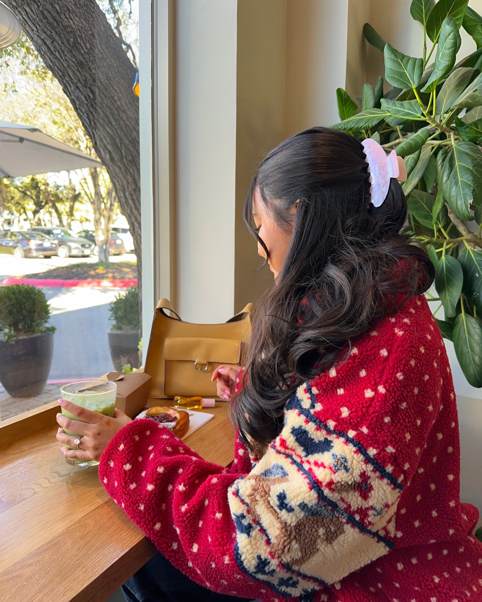 one of my favorite pullovers from last year!🌟❤️ got lots of questions from my holiday haul about it!!

wearing a size S, it’s a little oversized! it’s super cozy and perfect for the holidays! 

#LTKHoliday #LTKSeasonal #LTKStyleTip