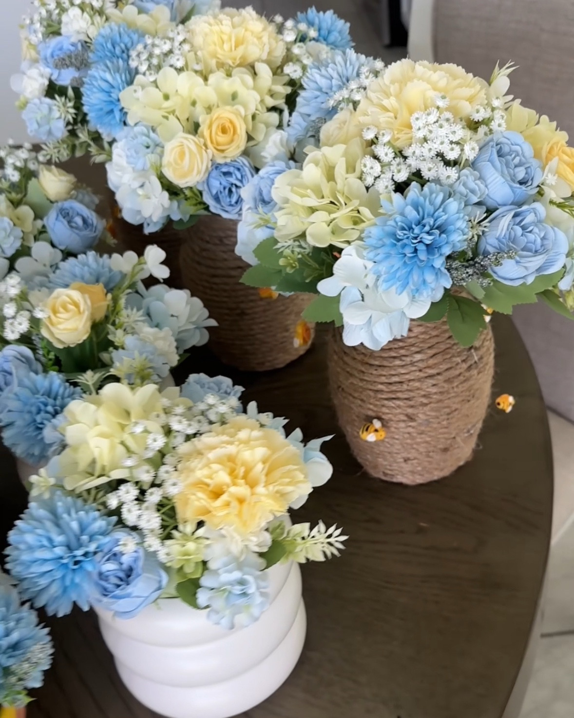 These were my baby shower floral centerpieces. For most of the centerpieces I used 2 blue bouquets, 1 yellow bouquet and 2 baby breath. The order of my arrangements were blue, baby breath, yellow, baby breath and then blue again. I hope that helps. (FYI when purchasing on SHEIN each little bouquet is considered a piece)