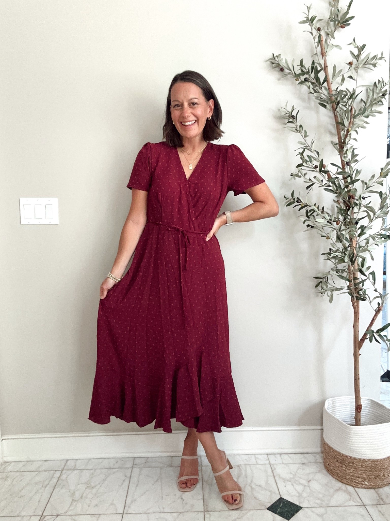 Amazon fall dress!

Perfect for fall family photos or a fall wedding!

Runs true to size - I’m wearing a small!



#LTKOver40 #LTKFindsUnder50 #LTKSeasonal