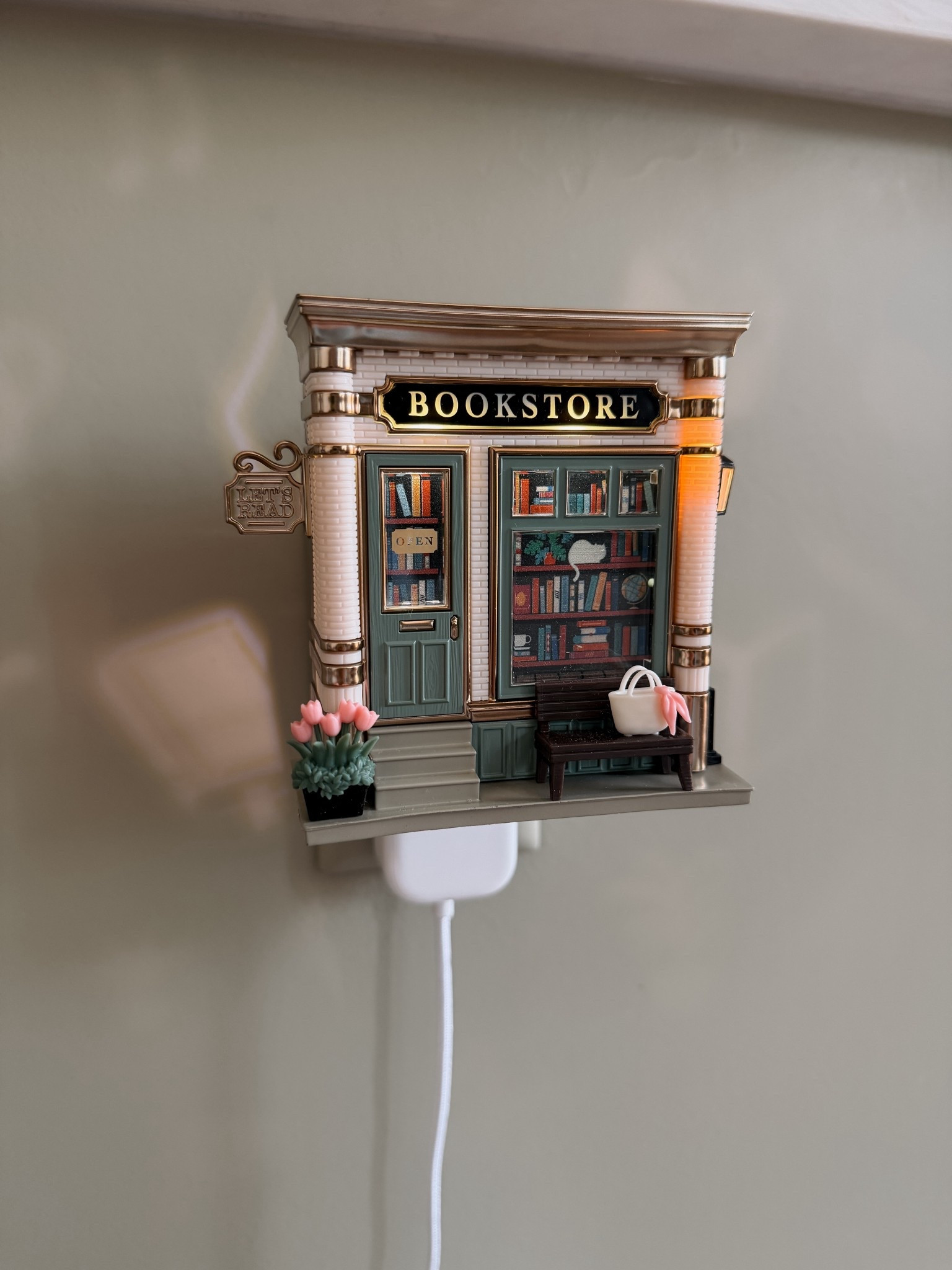 The cutest fragrance plug in 📚🐈💛

#LTKU #LTKHome