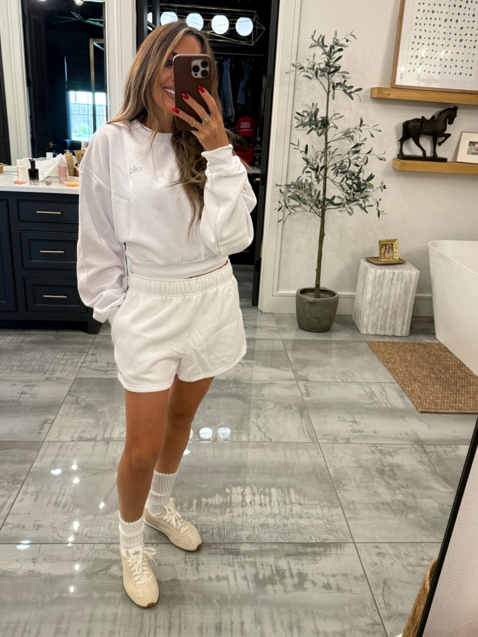 The COMFIEST set ever… I seriously need it in all the colors! Get it 30% off now during @Alo Yoga’s memeber sale