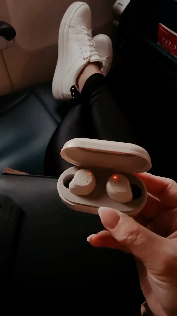 The best Bluetooth headphones under $40. Comes in four color options!



#LTKfamily #LTKtravel #LTKunder50
