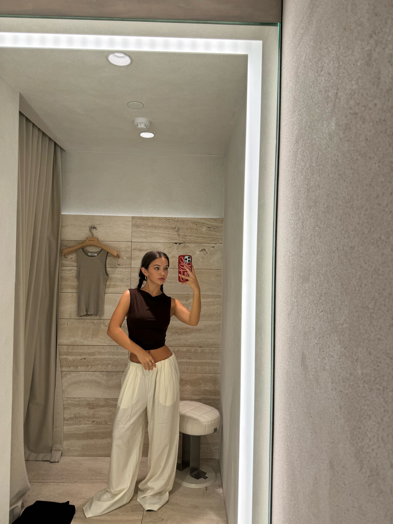 I love this cream & brown combo 🌟 I added some brown accessories I would pair with this outfit too!