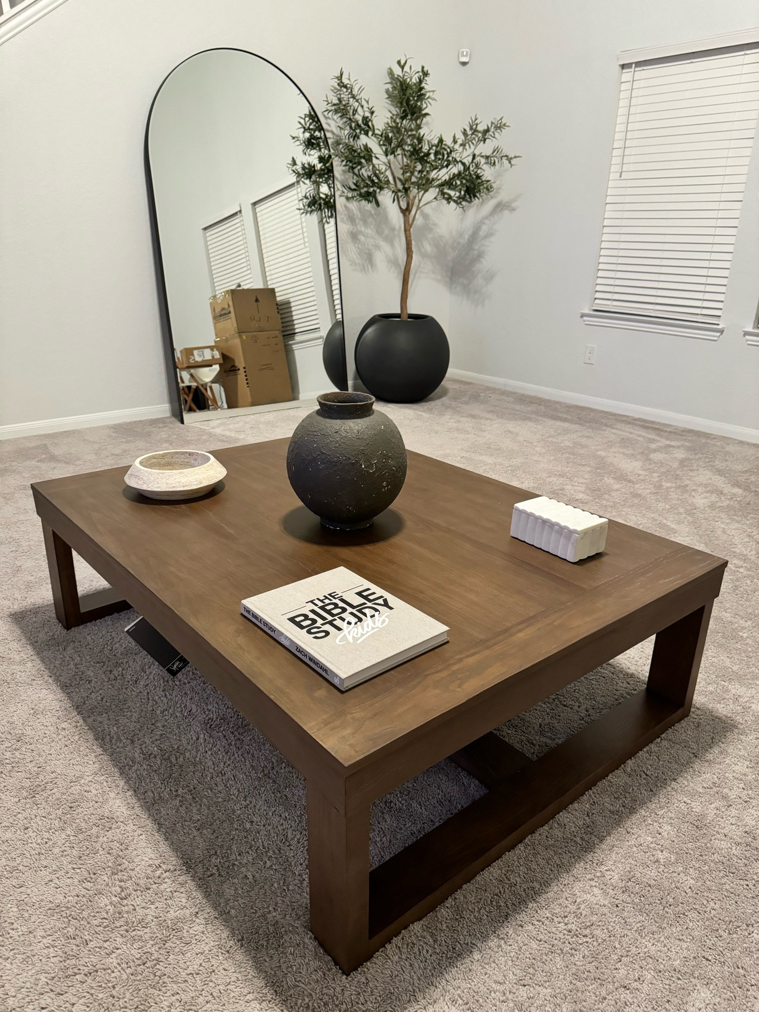 Affordable oversized coffee table😍

#LTKSaleAlert #LTKHome #LTKStyleTip