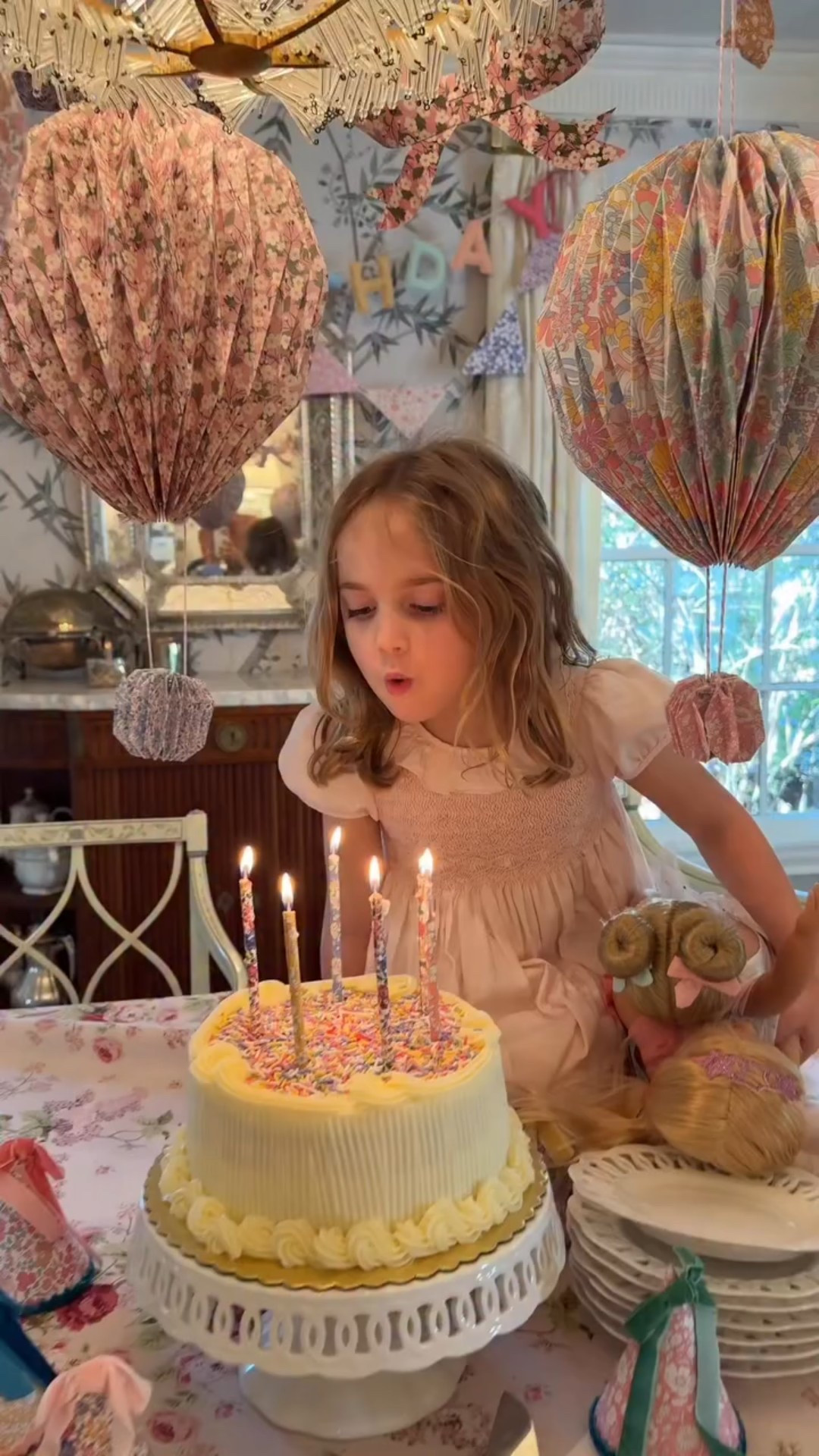 SIX 🎈