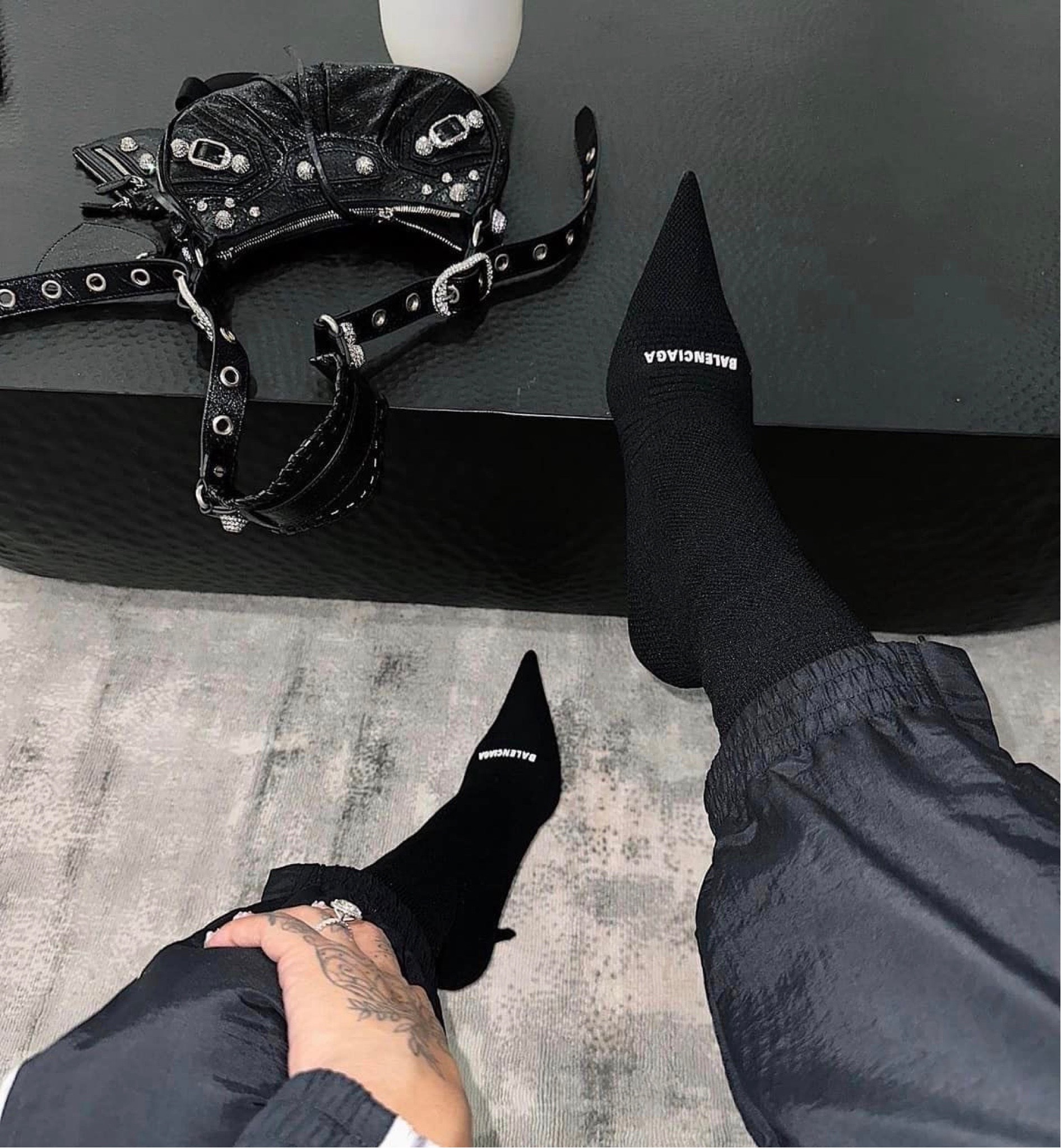 -Balenciaga Logo Detailed Heeled Sock Boots
-LE CAGOLE XS SHOULDER BAG
#dhgate

#LTKSeasonal #LTKsalealert #LTKitbag